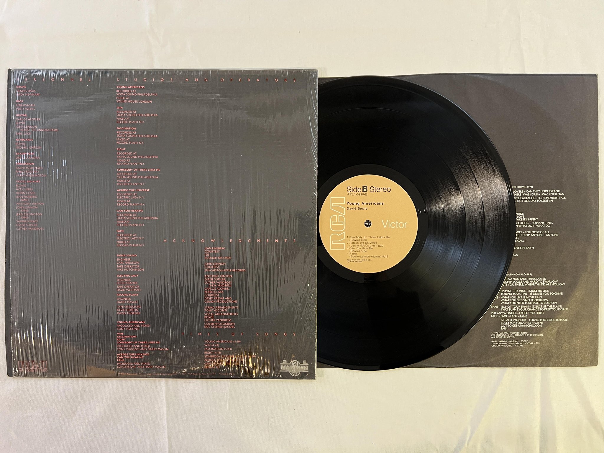 Omslagsbild för skivan DAVID BOWIE young americans LP -75 US RCA APL1-0998