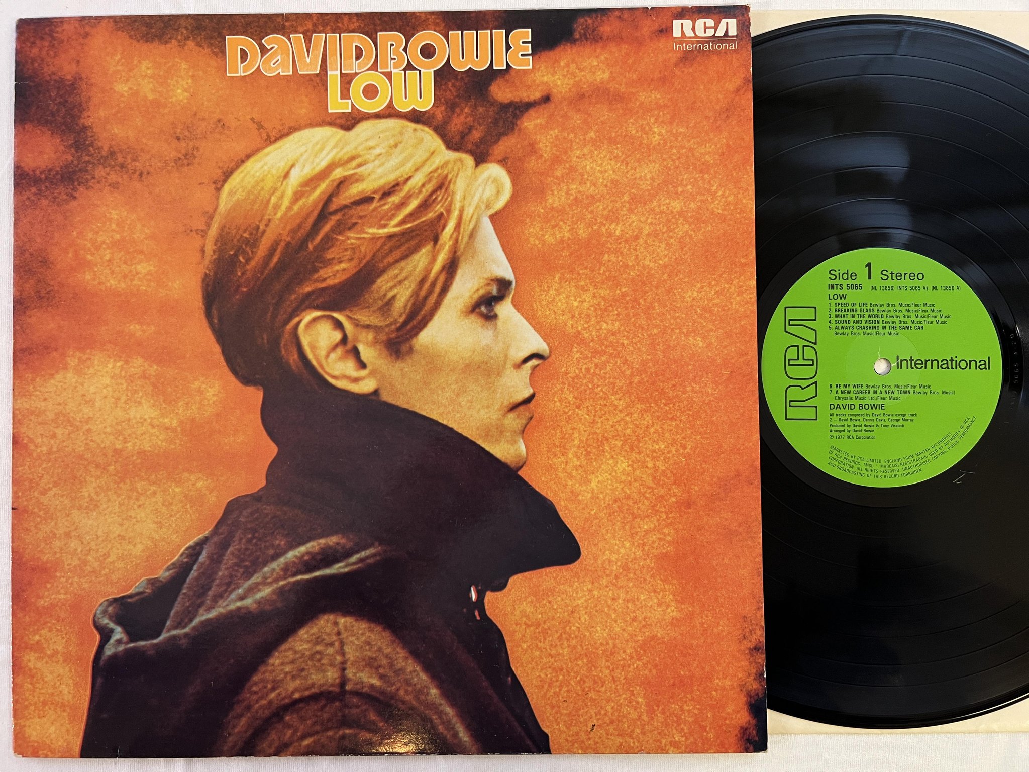 Omslagsbild för skivan DAVID BOWIE low LP UK RCA INTERNATIONAL INTS 5065