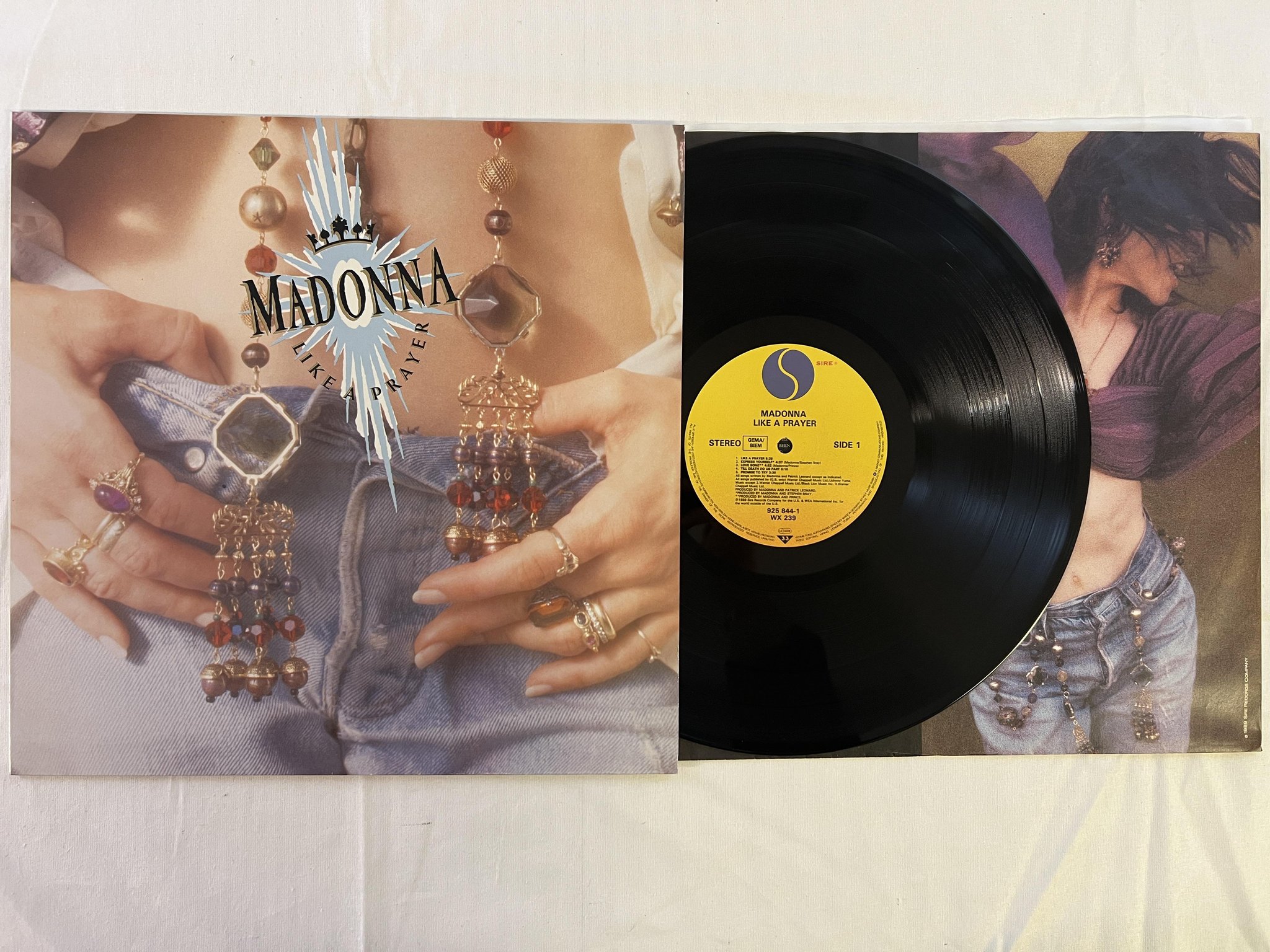 Omslagsbild för skivan MADONNA like a prayer LP -89 Ger SIRE 925 844-1