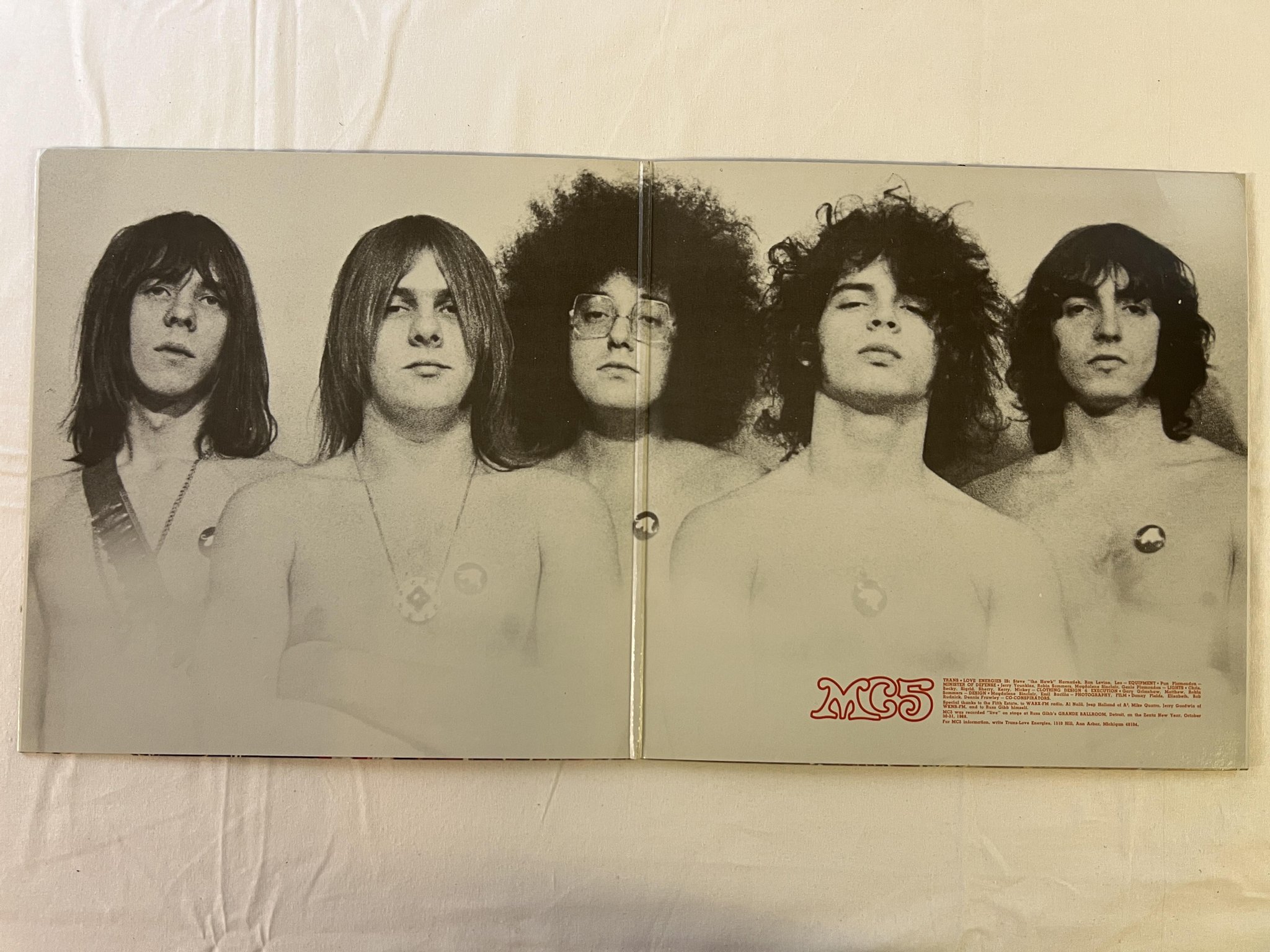 Omslagsbild för skivan MC5 kick out the jams LP re Can ELEKTRA EKS 74042