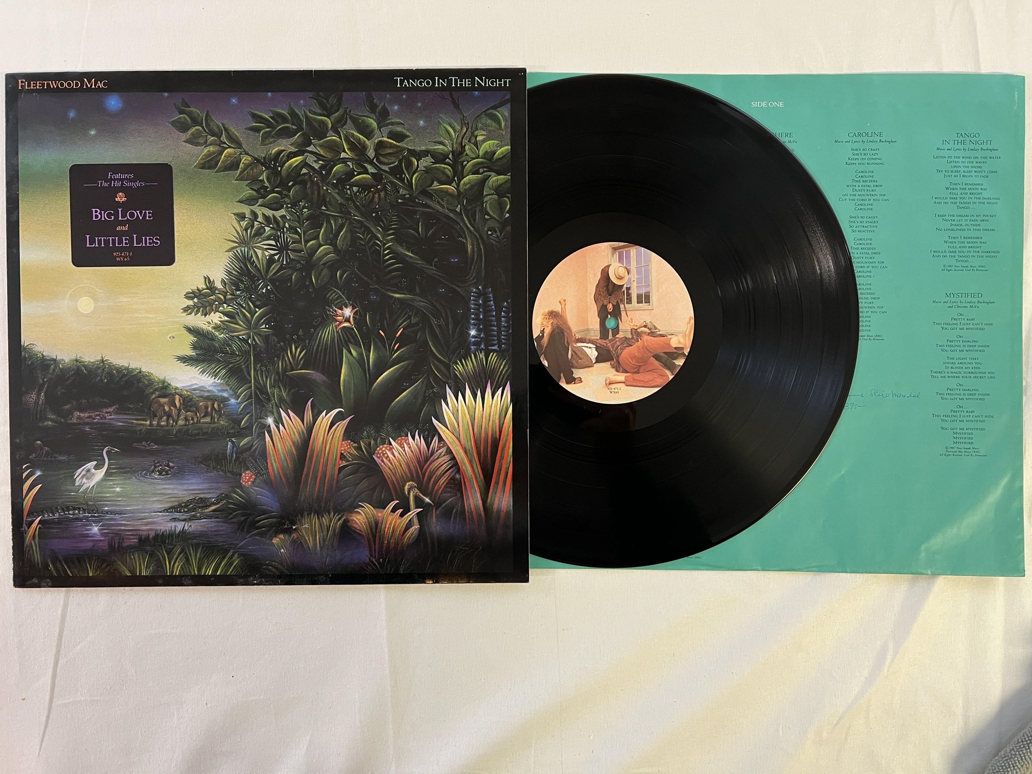 Omslagsbild för skivan FLEETWOOD MAC tango in the night LP -87 Ger WARNER BROS 925 471-1