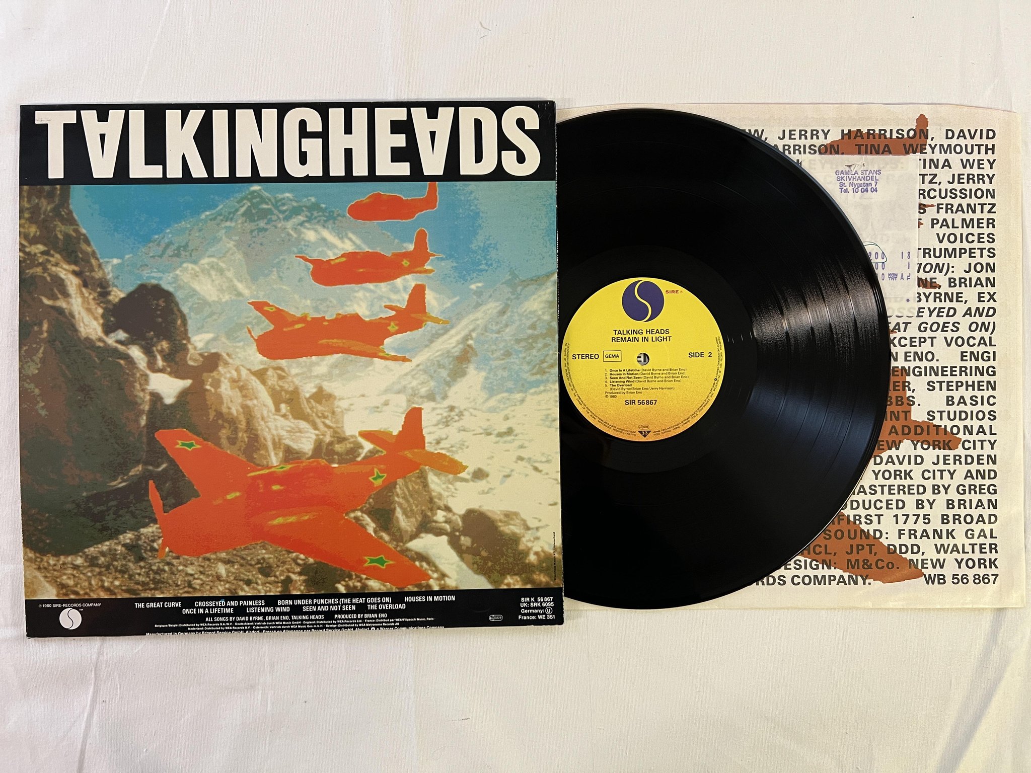 Omslagsbild för skivan TALKING HEADS remain in light LP Ger SIRE SIR 56867