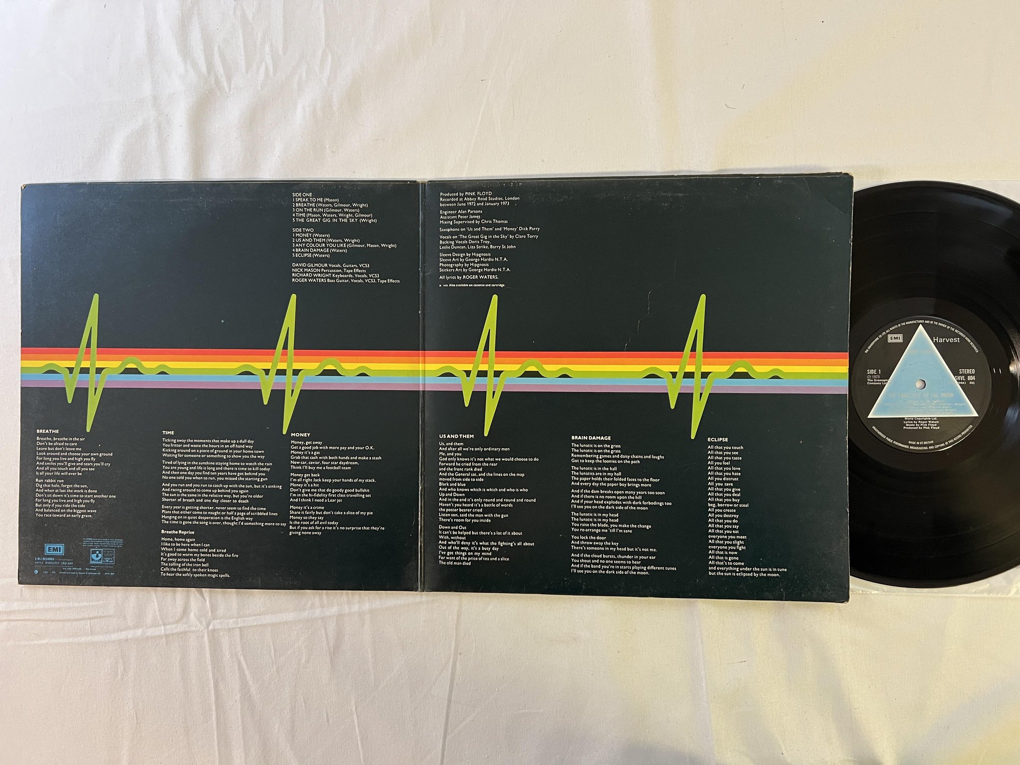 Omslagsbild för skivan PINK FLOYD the dark side of the moon LP -73 UK HARVEST solid triangle SHVL 804