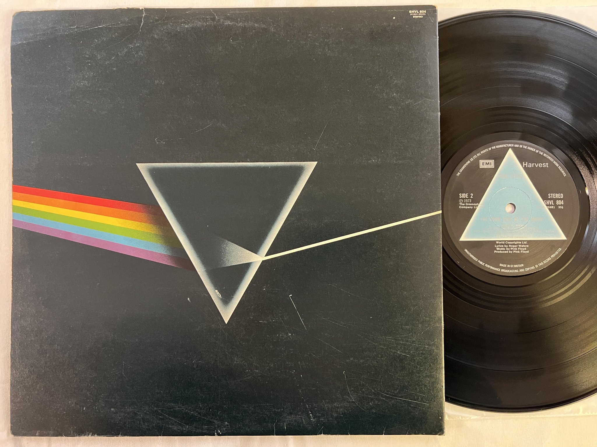 Omslagsbild för skivan PINK FLOYD the dark side of the moon LP -73 UK HARVEST solid triangle SHVL 804