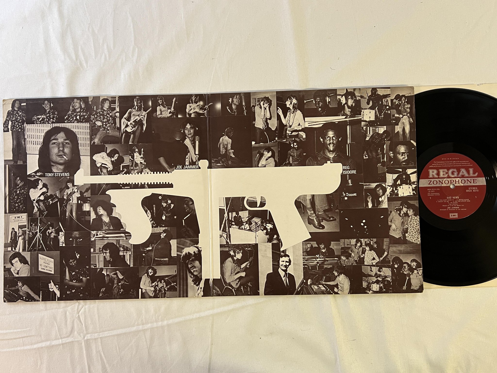 Omslagsbild för skivan JOE JAMMER bad news LP -72 UK REGAL ZONOPHONE SRZA 8515