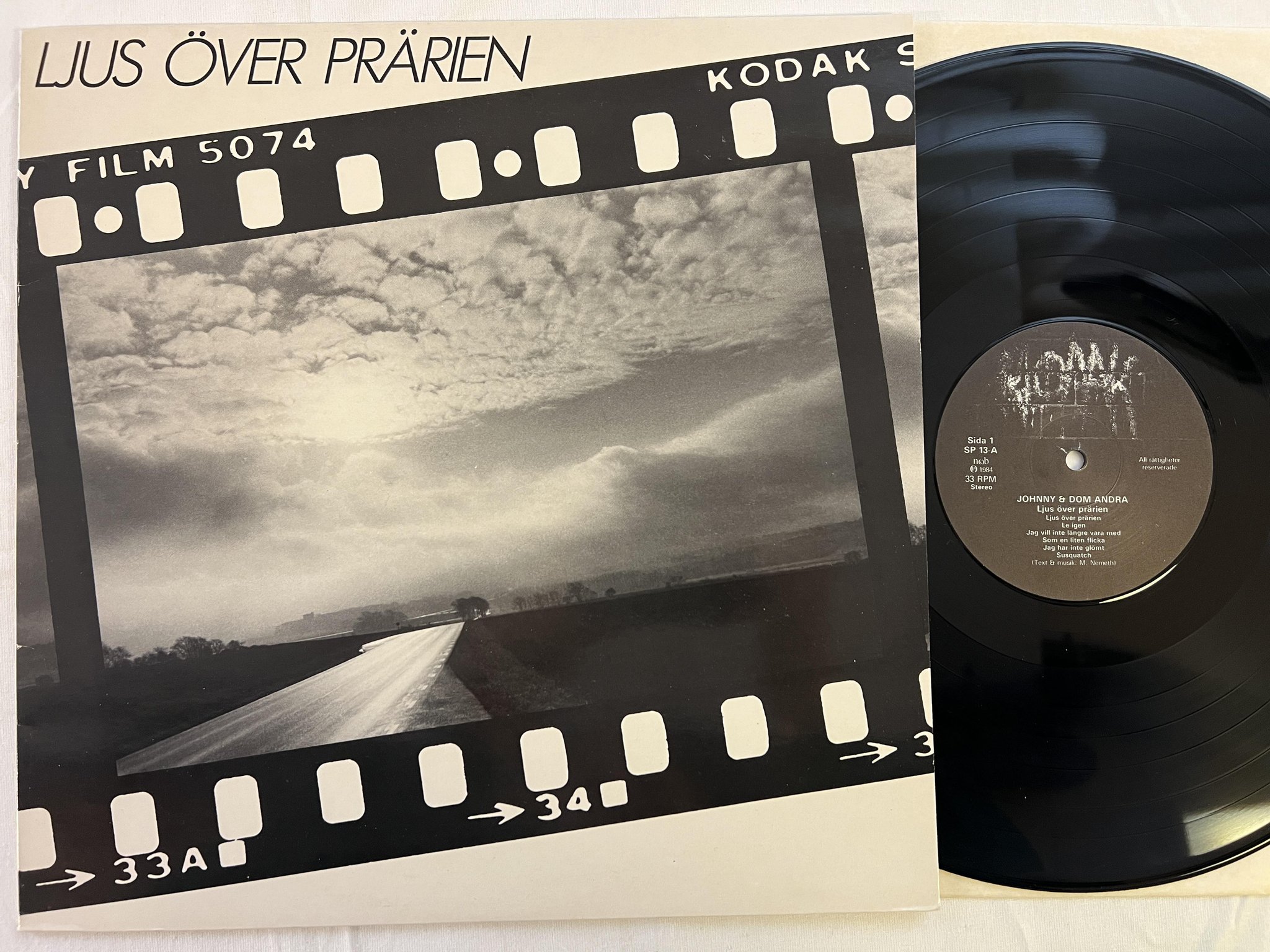 Omslagsbild för skivan JOHNNY & DOM ANDRA ljus över prärien LP -84 Swe KLOAAK  SP-13 