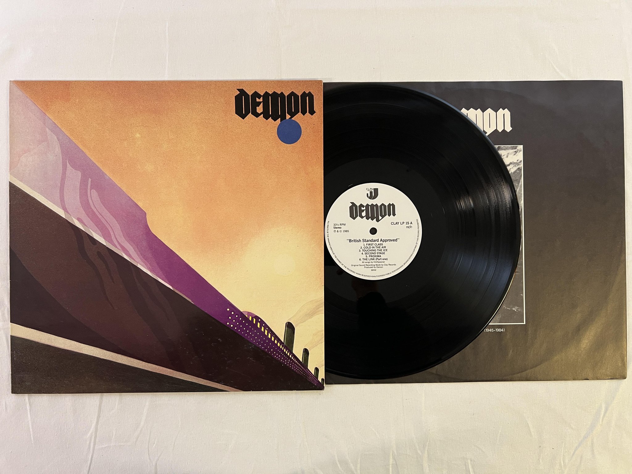 Omslagsbild för skivan DEMON british standard approved LP -85 ncb CLAY LP 15