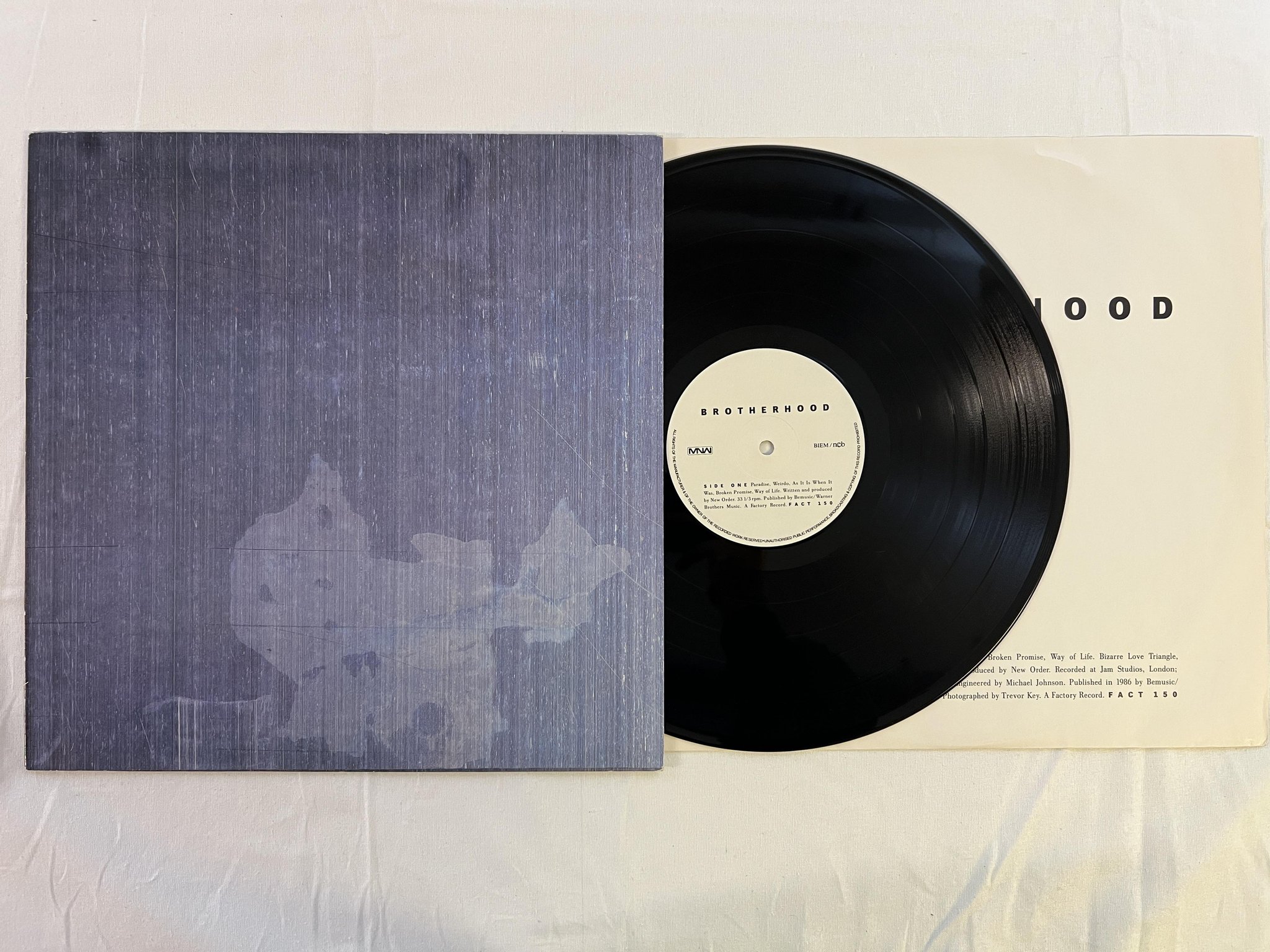 Omslagsbild för skivan NEW ORDER brotherhood LP -86 ncb MNW FACT 150