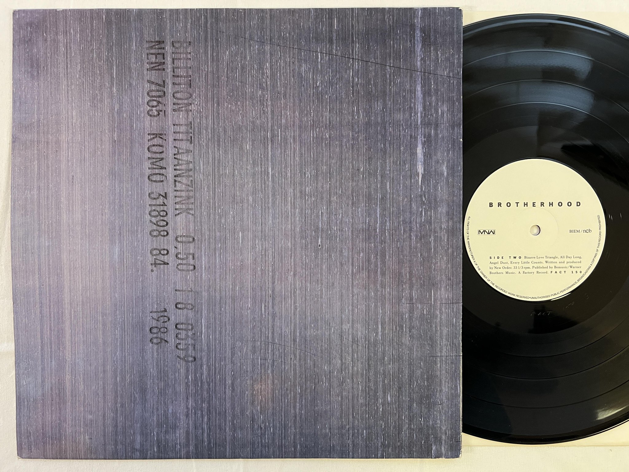 Omslagsbild för skivan NEW ORDER brotherhood LP -86 ncb MNW FACT 150