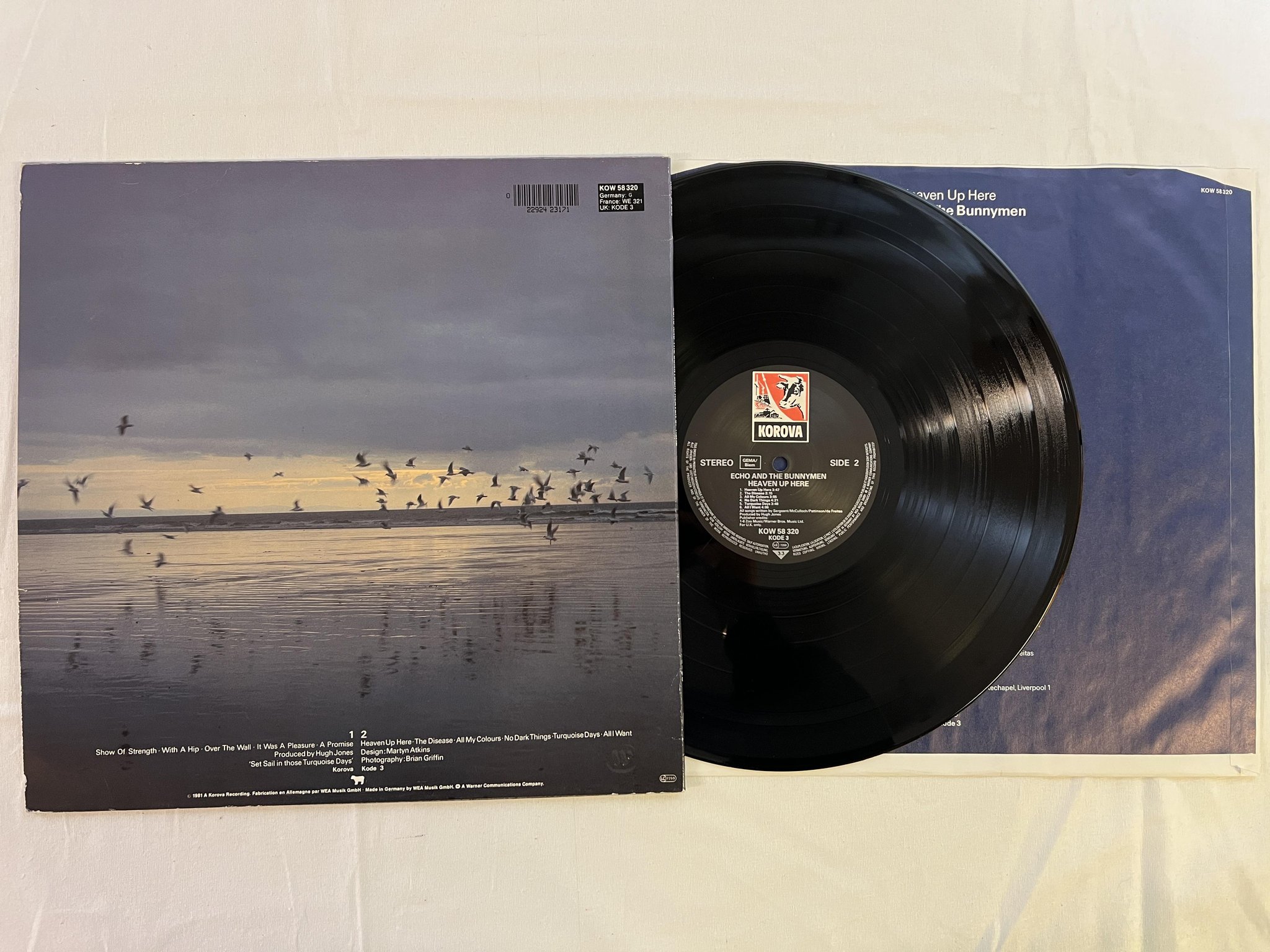 Omslagsbild för skivan ECHO AND THE BUNNYMEN heaven up here LP -81 Ger KOROVA KOW 58 320