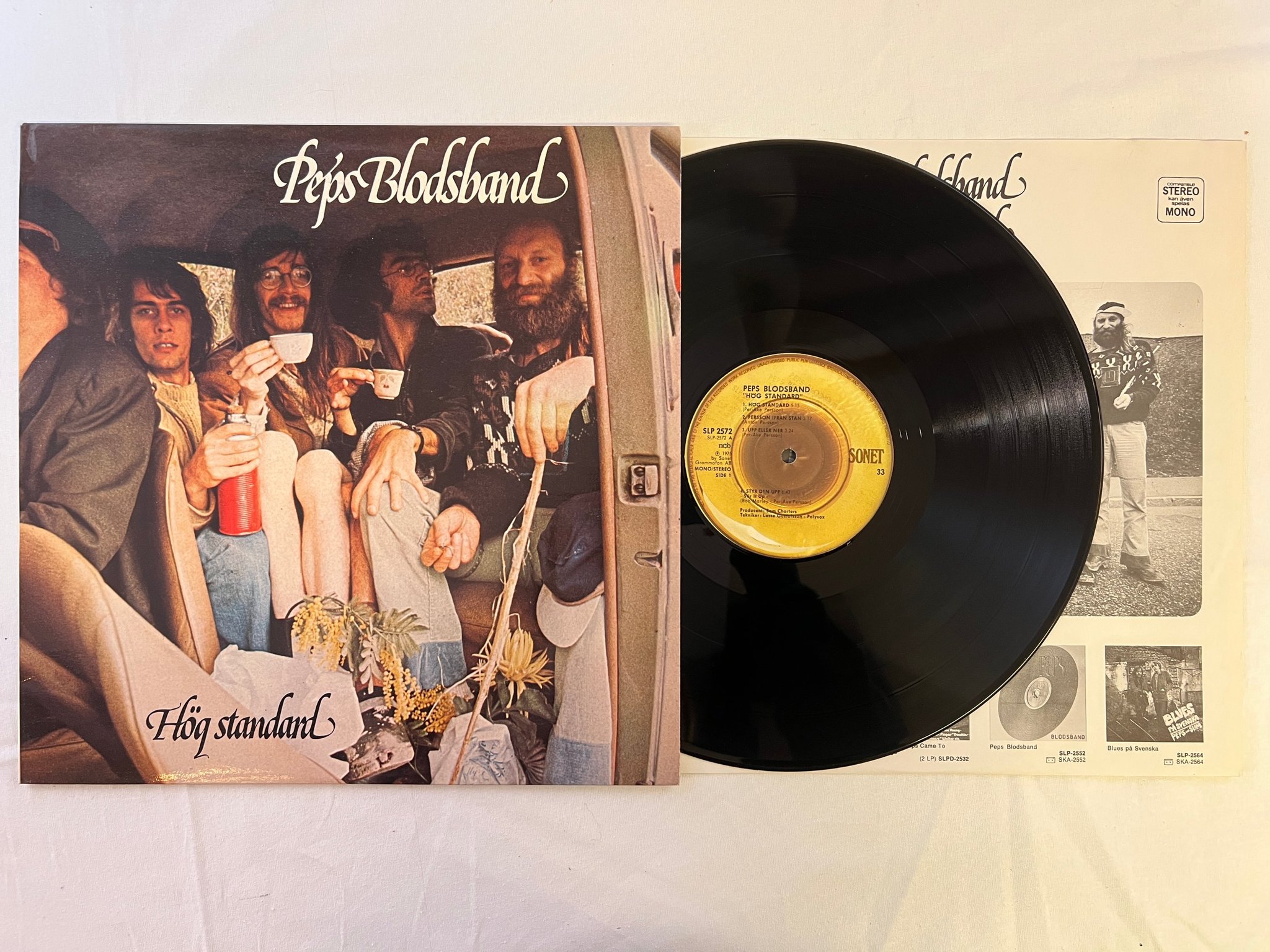 Omslagsbild för skivan PEPS BLODSBAND hög standard LP -75 Swe SONET SLP 2572