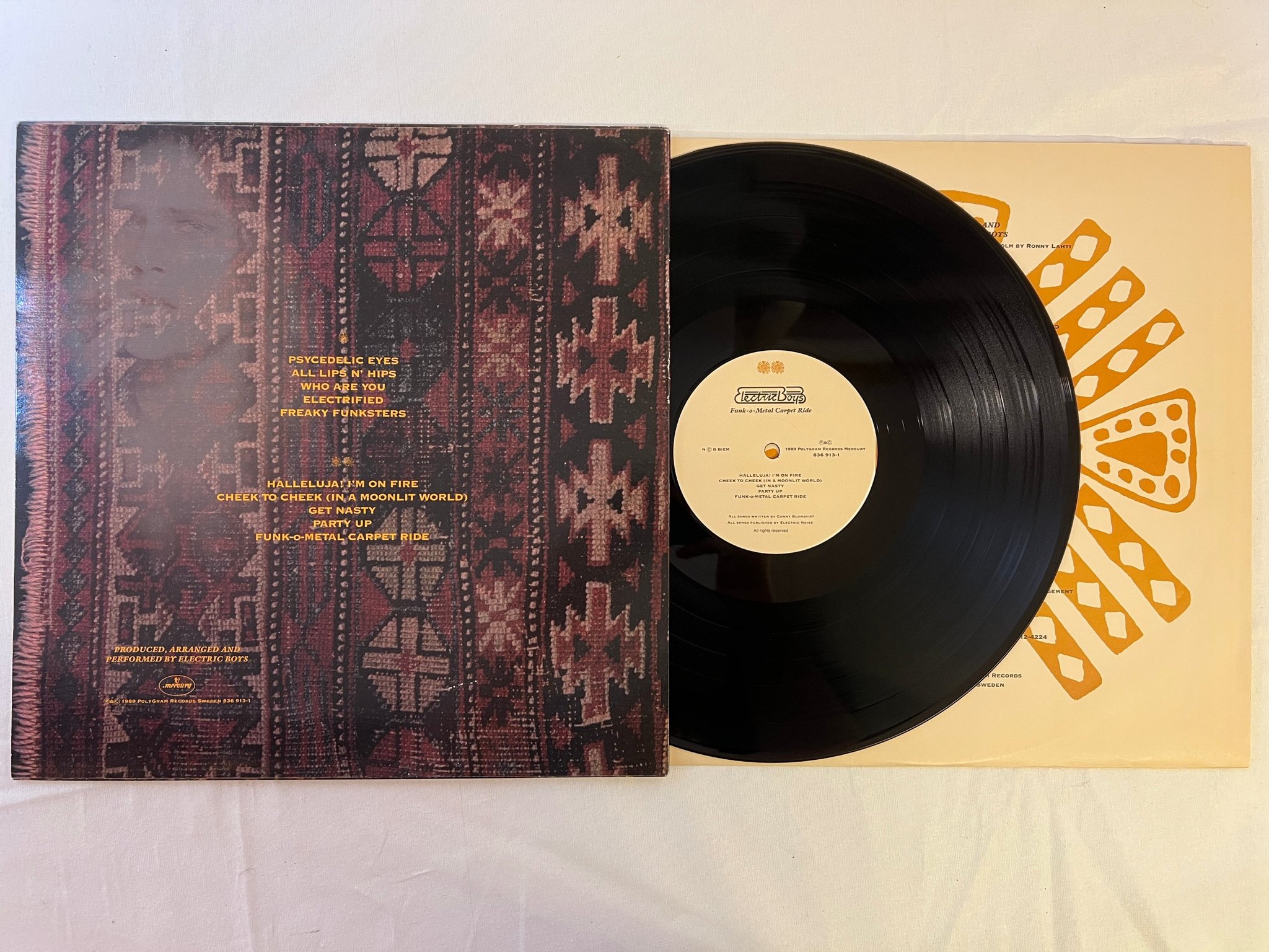 Omslagsbild för skivan ELECTRIC BOYS funk-o-mental carpet ride LP -89 POLYGRAM 836913-1