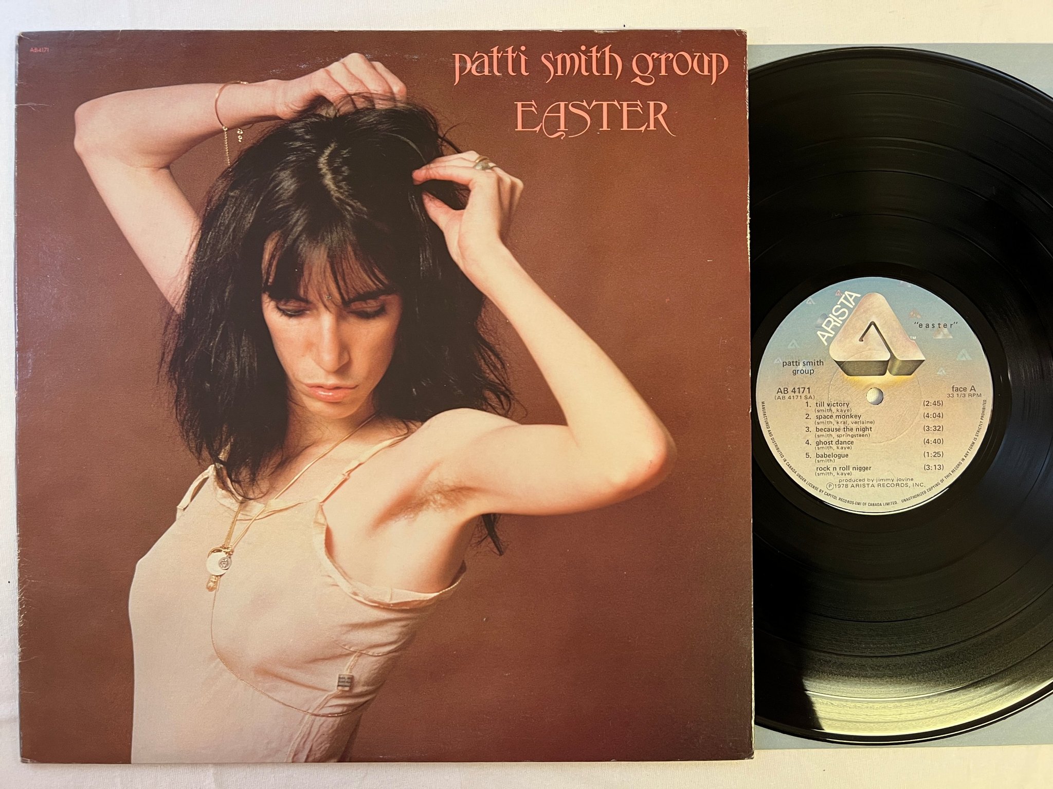 Omslagsbild för skivan PATTI SMITH GROUP easter LP -78 Can ARISTA AB 4171