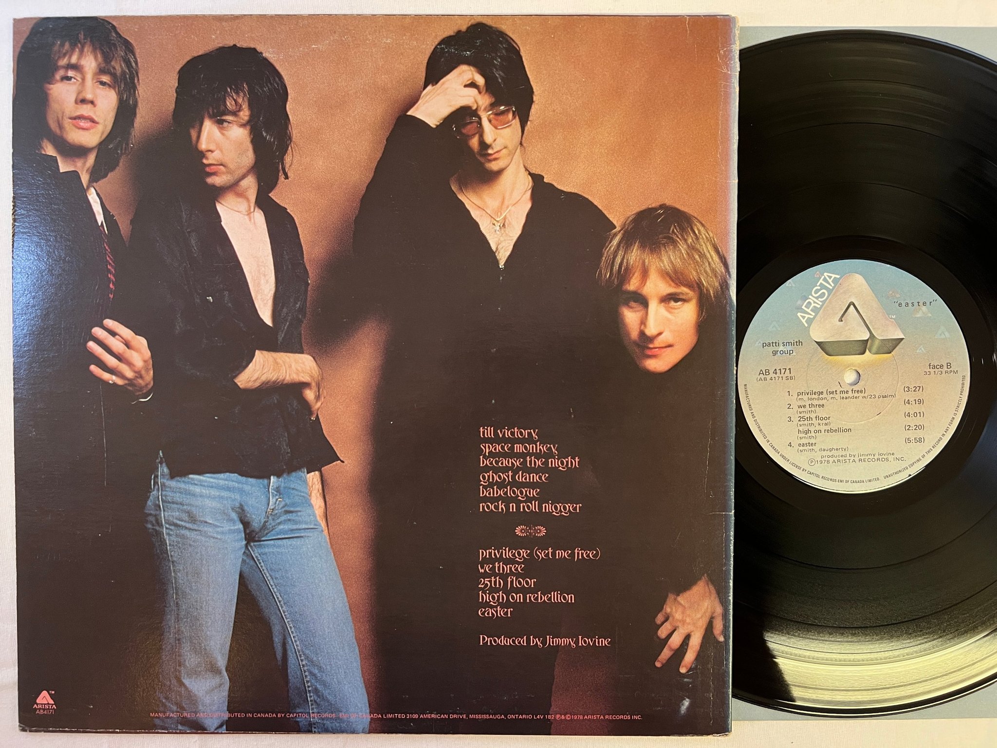 Omslagsbild för skivan PATTI SMITH GROUP easter LP -78 Can ARISTA AB 4171