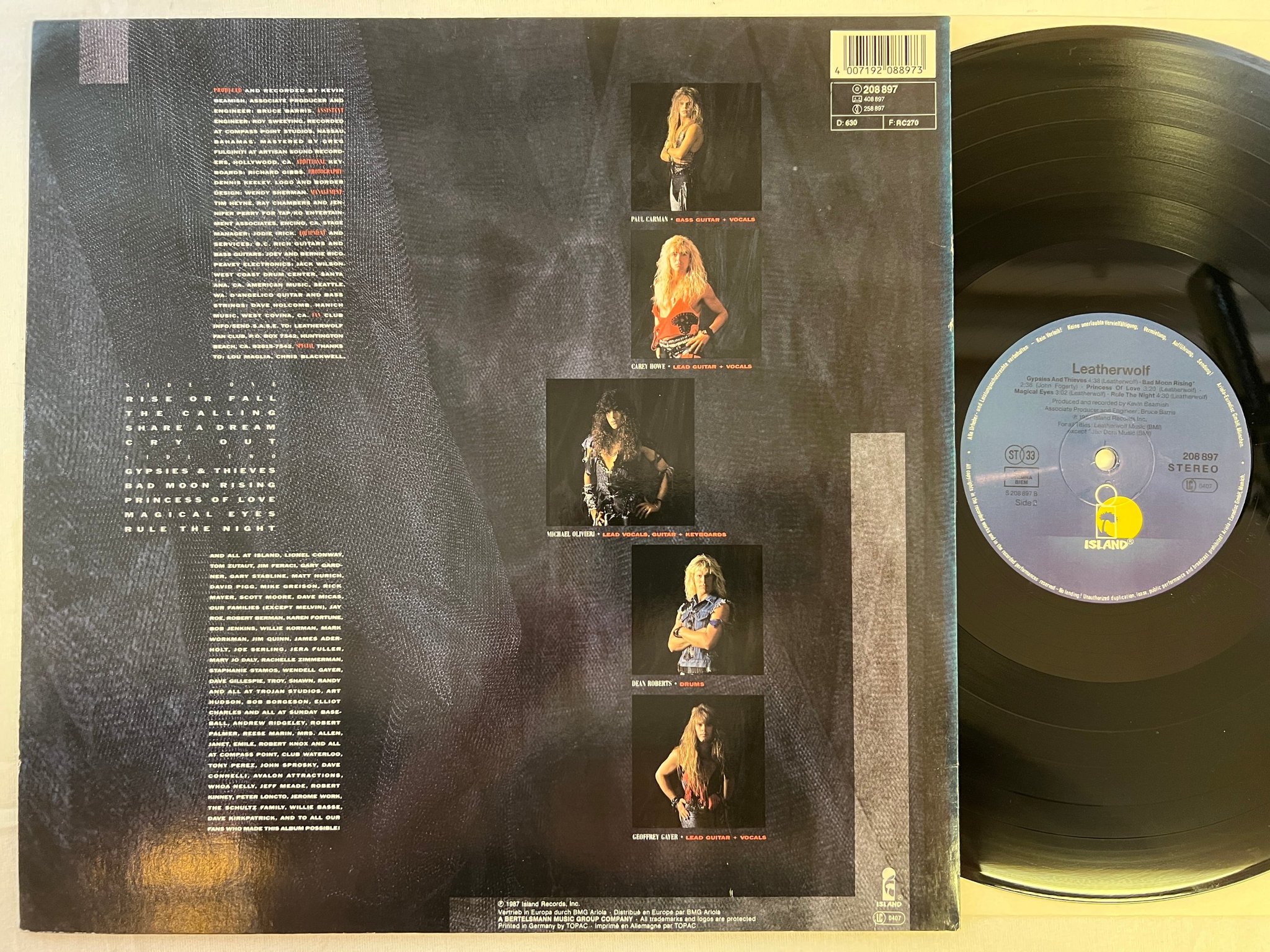 Omslagsbild för skivan LEATHERWOLF s/t LP -88 ISLAND 208 897