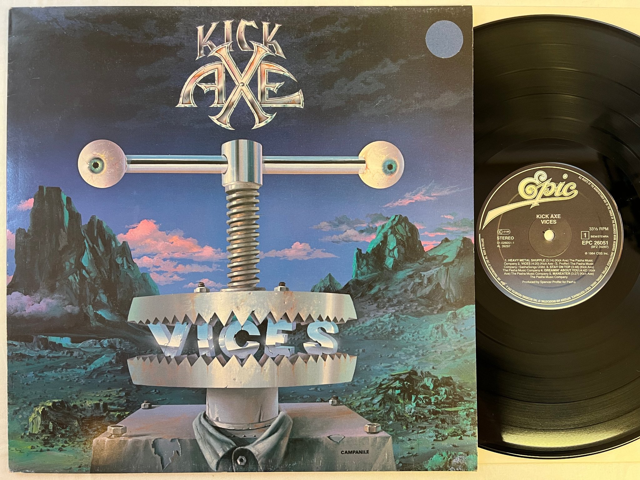 Omslagsbild för skivan KICK AXE vices LP -84 Hol EPIC EPC 26051