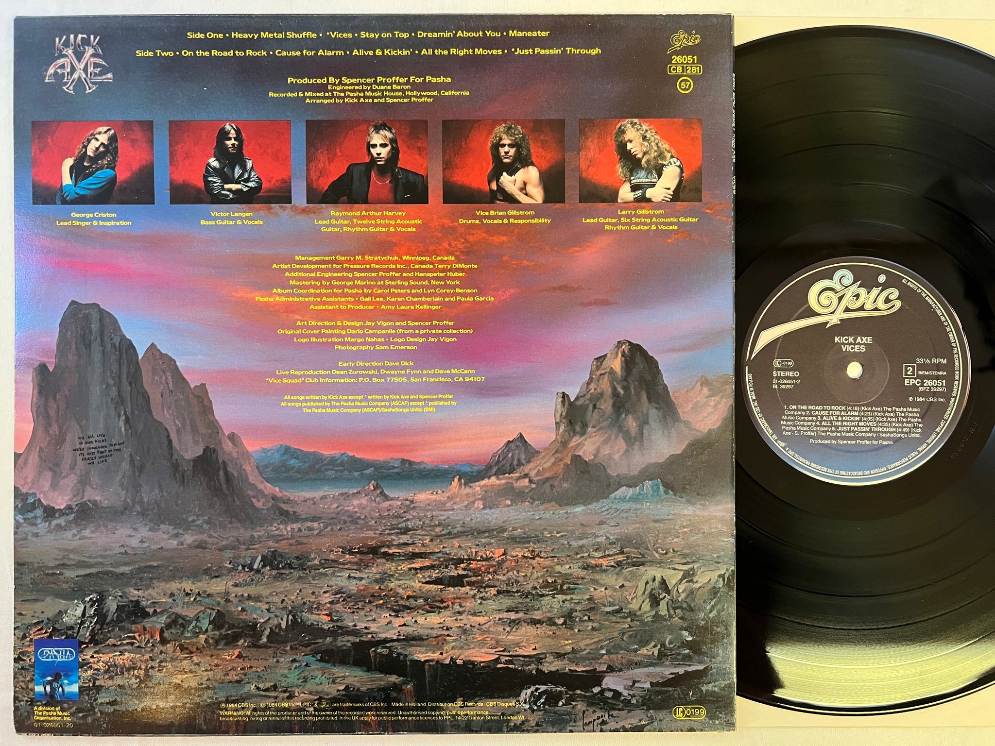 Omslagsbild för skivan KICK AXE vices LP -84 Hol EPIC EPC 26051