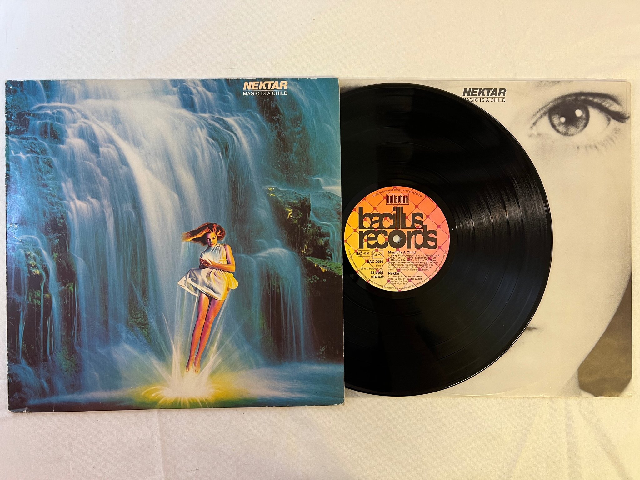 Omslagsbild för skivan NEKTAR magic is a child LP -77 Ger BACILICUS BAC 2050