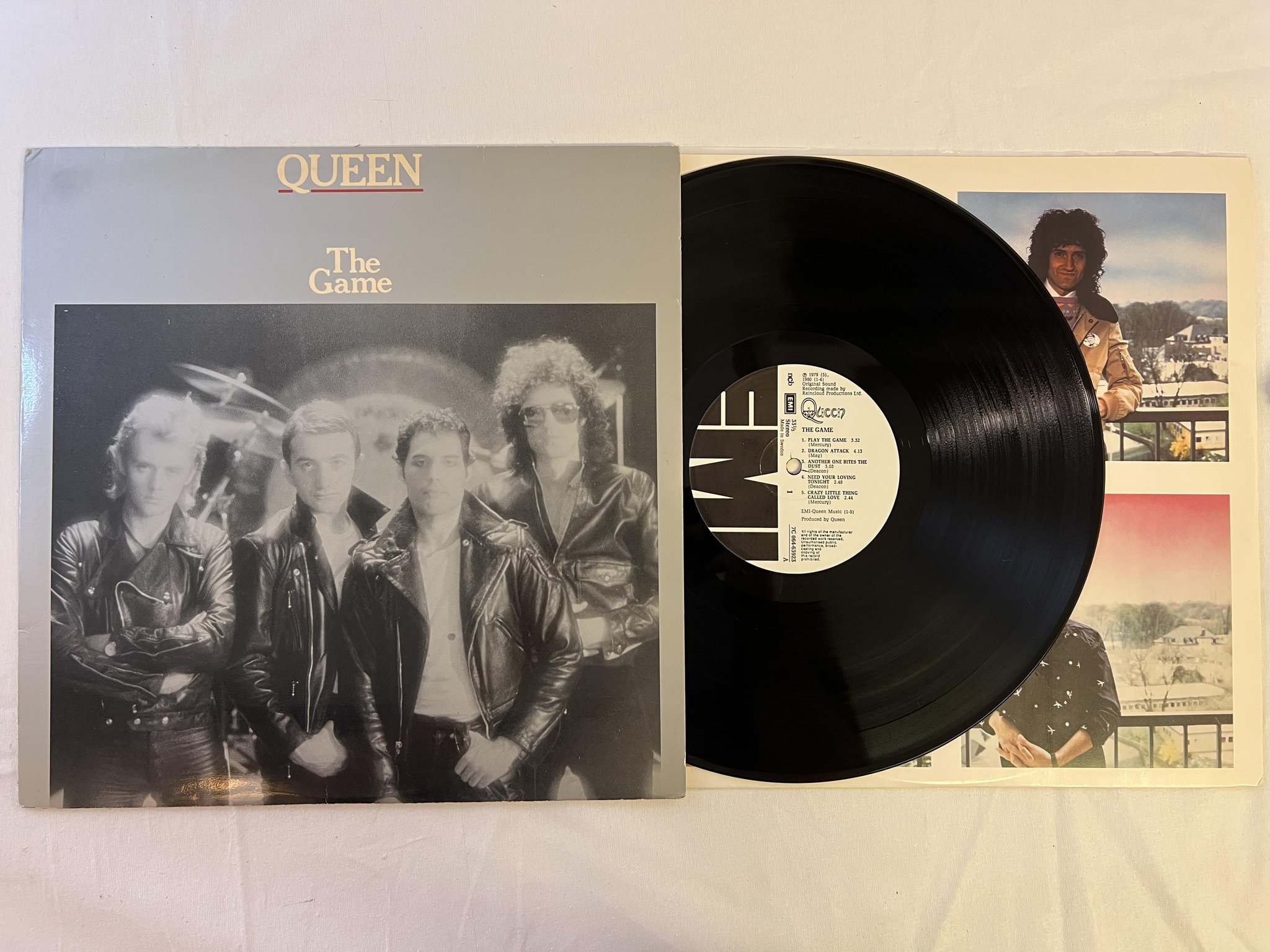 Omslagsbild för skivan QUEEN the game LP -80 ncb EMI 7C 064-63923