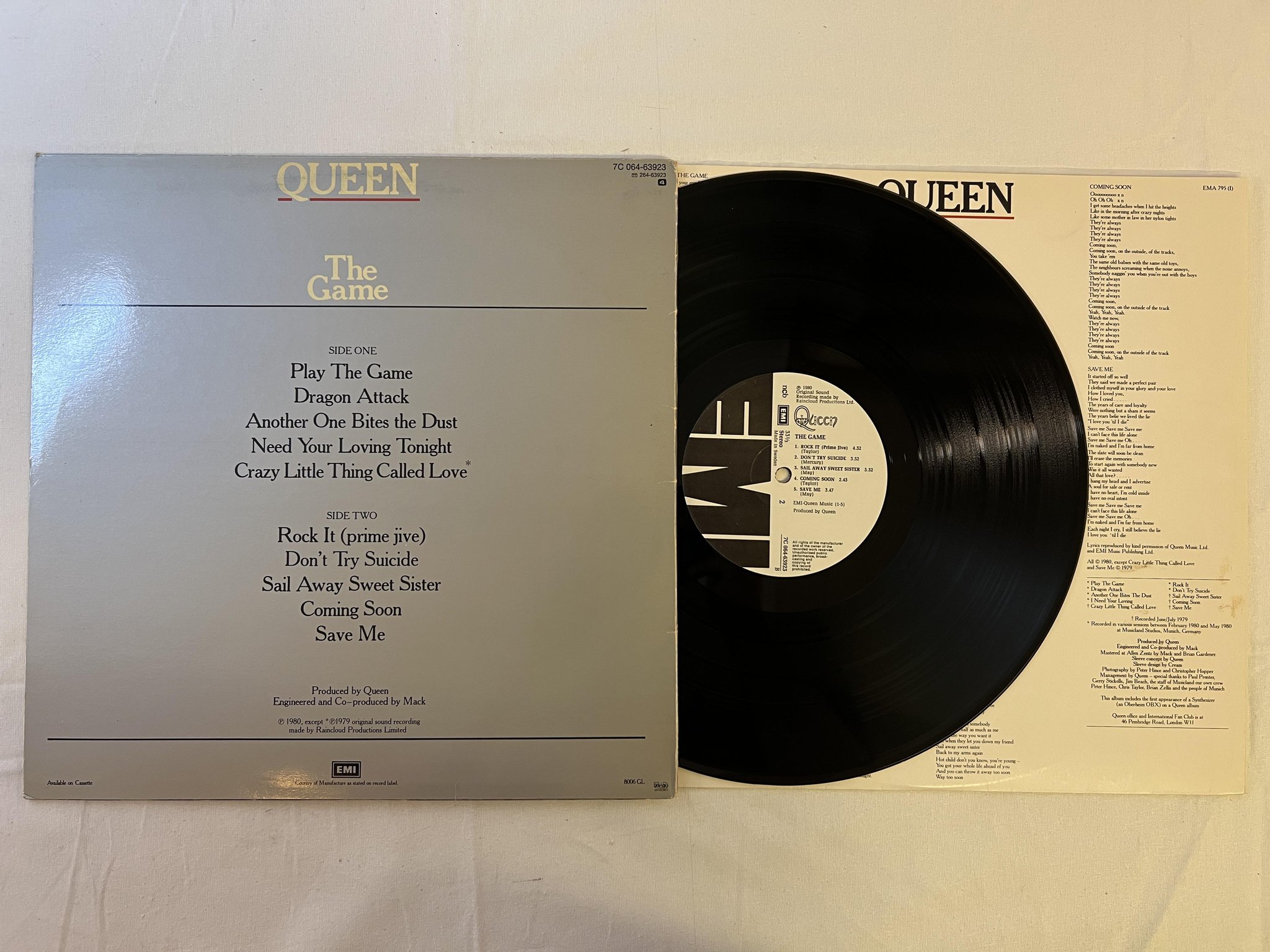 Omslagsbild för skivan QUEEN the game LP -80 ncb EMI 7C 064-63923