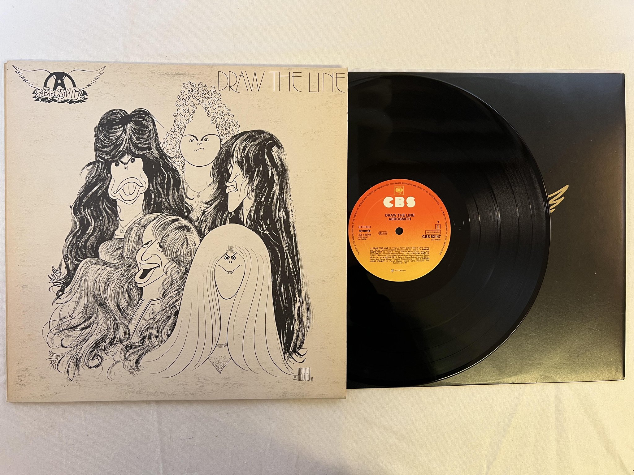 Omslagsbild för skivan AEROSMITH Draw The Line LP -77 Hol CBS 82147