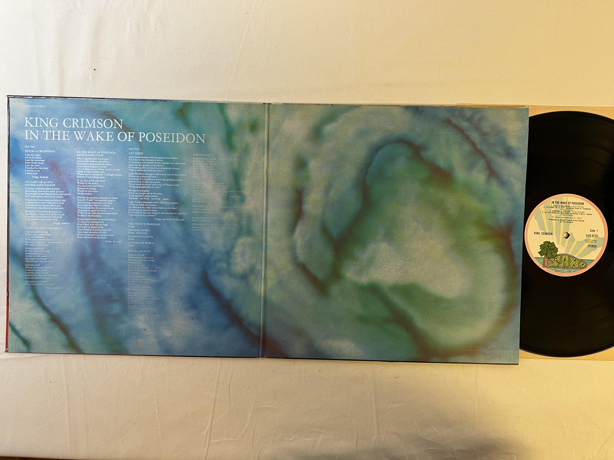 Omslagsbild för skivan KING CRIMSON in the wake of poseidon LP -70 UK ISLAND pink rim ILPS 9127