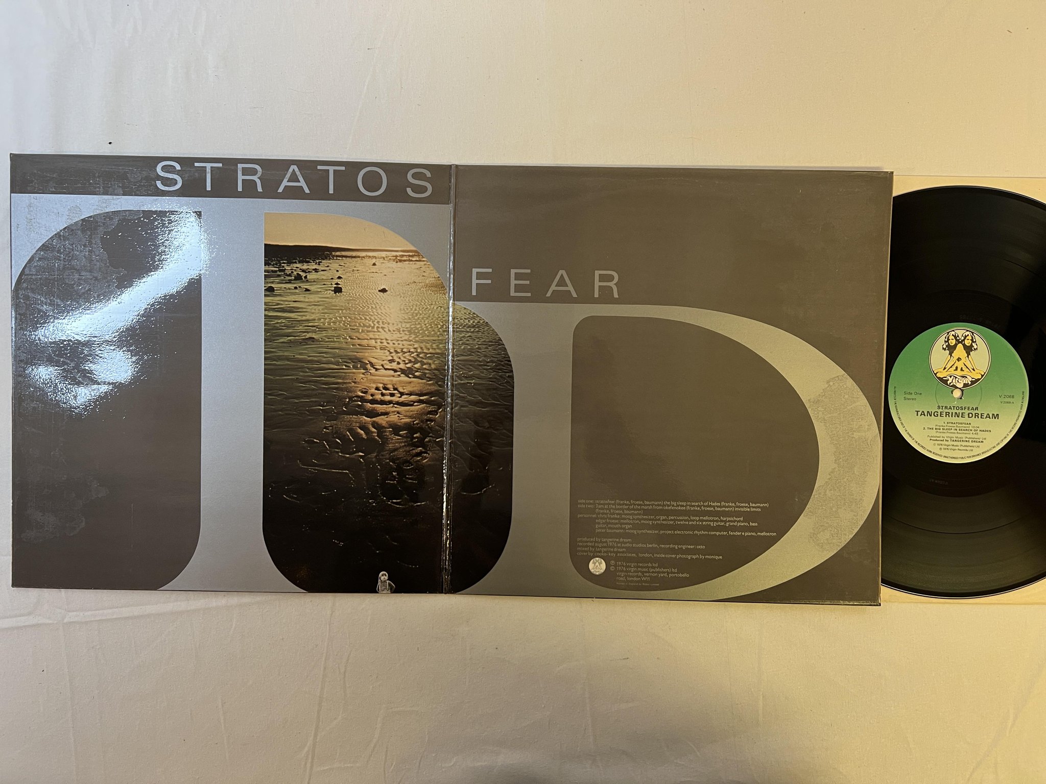 Omslagsbild för skivan TANGERINE DREAM stratosfear LP -76 UK VIRGIN V 2068