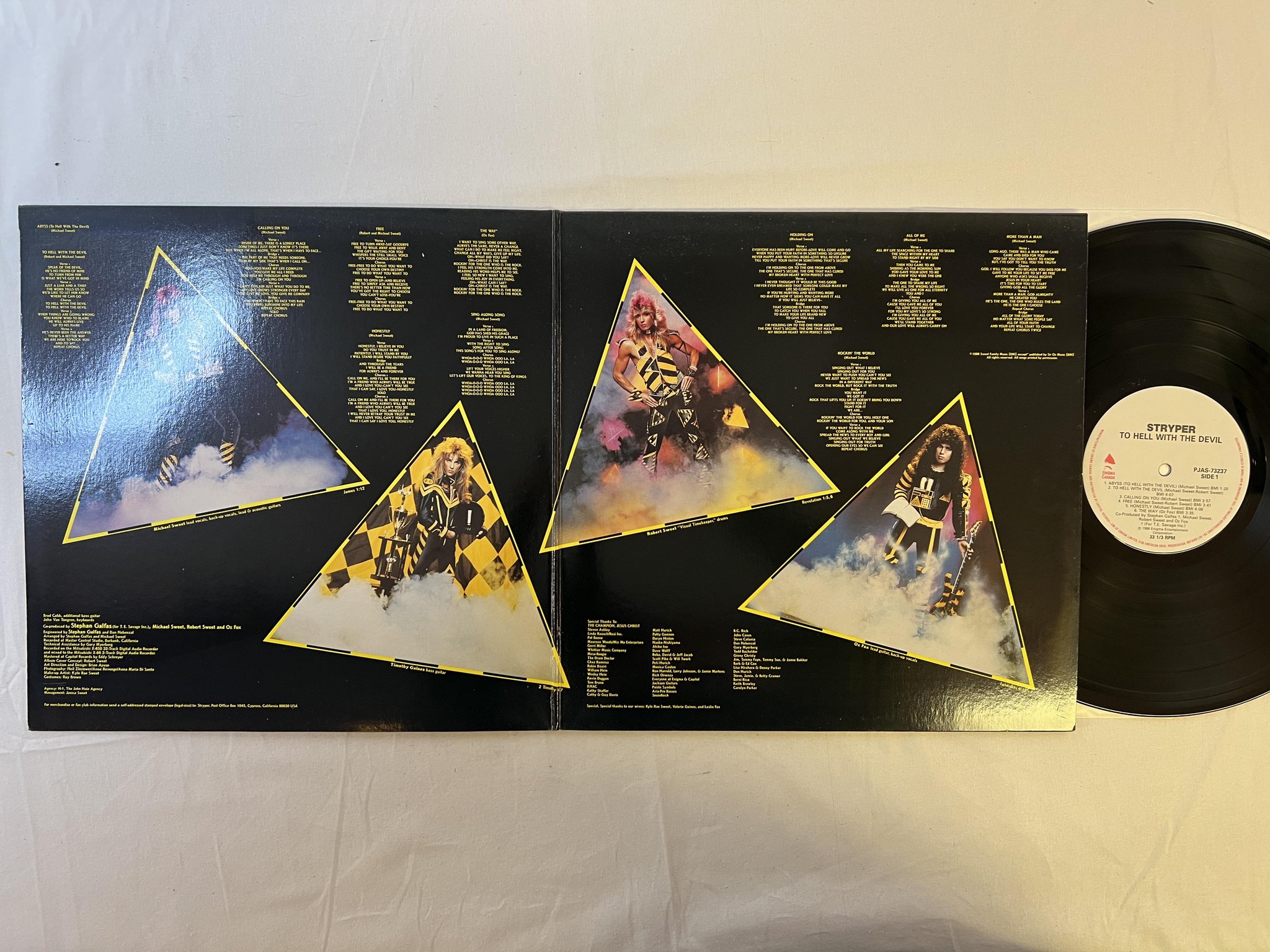 Omslagsbild för skivan STRYPER to hell with the devil LP -86 Can ENIGMA PJAS 73237