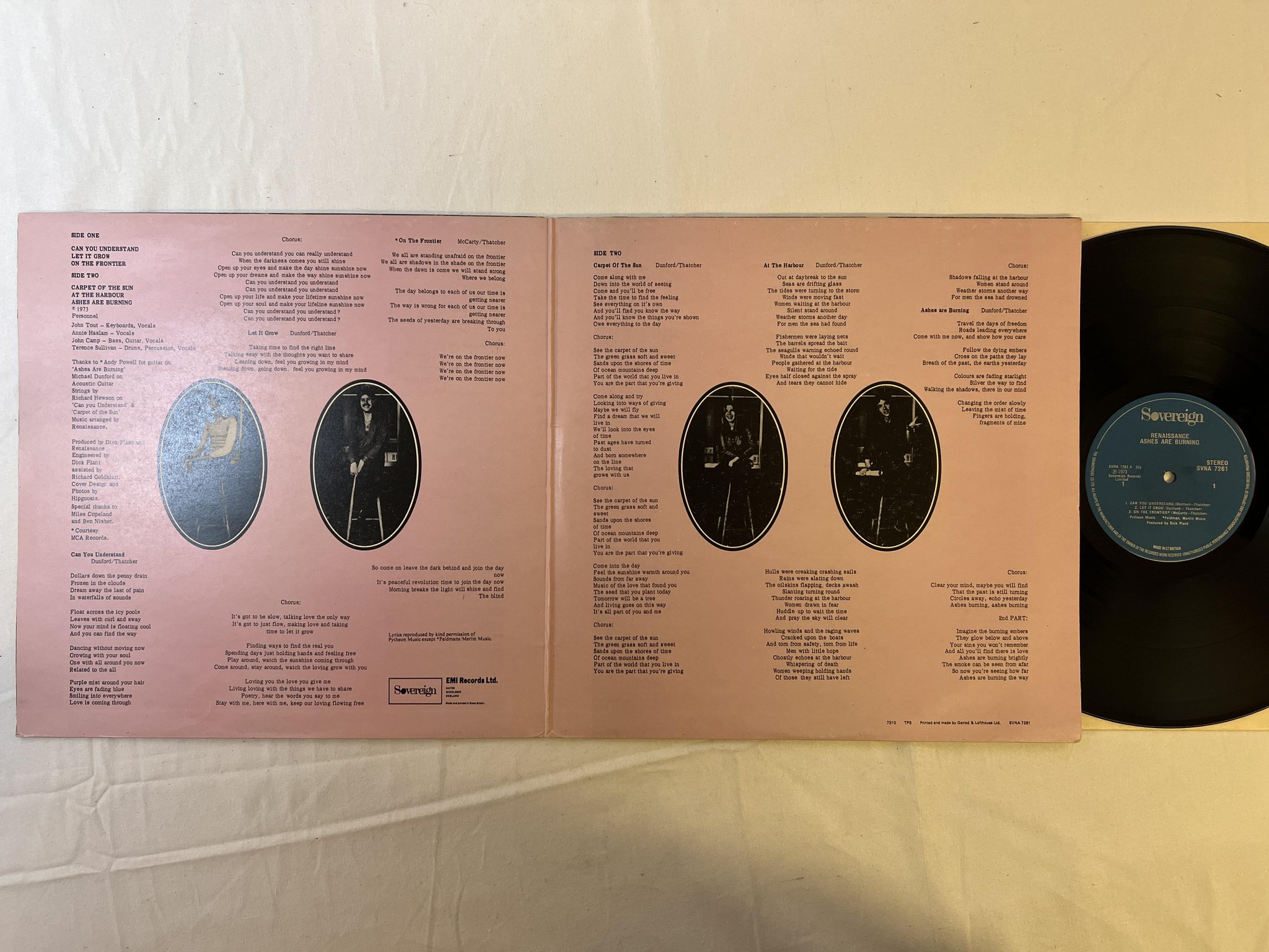 Omslagsbild för skivan RENAISSANCE ashes are burning LP -73 UK SOVEREIGN SVNA 7261