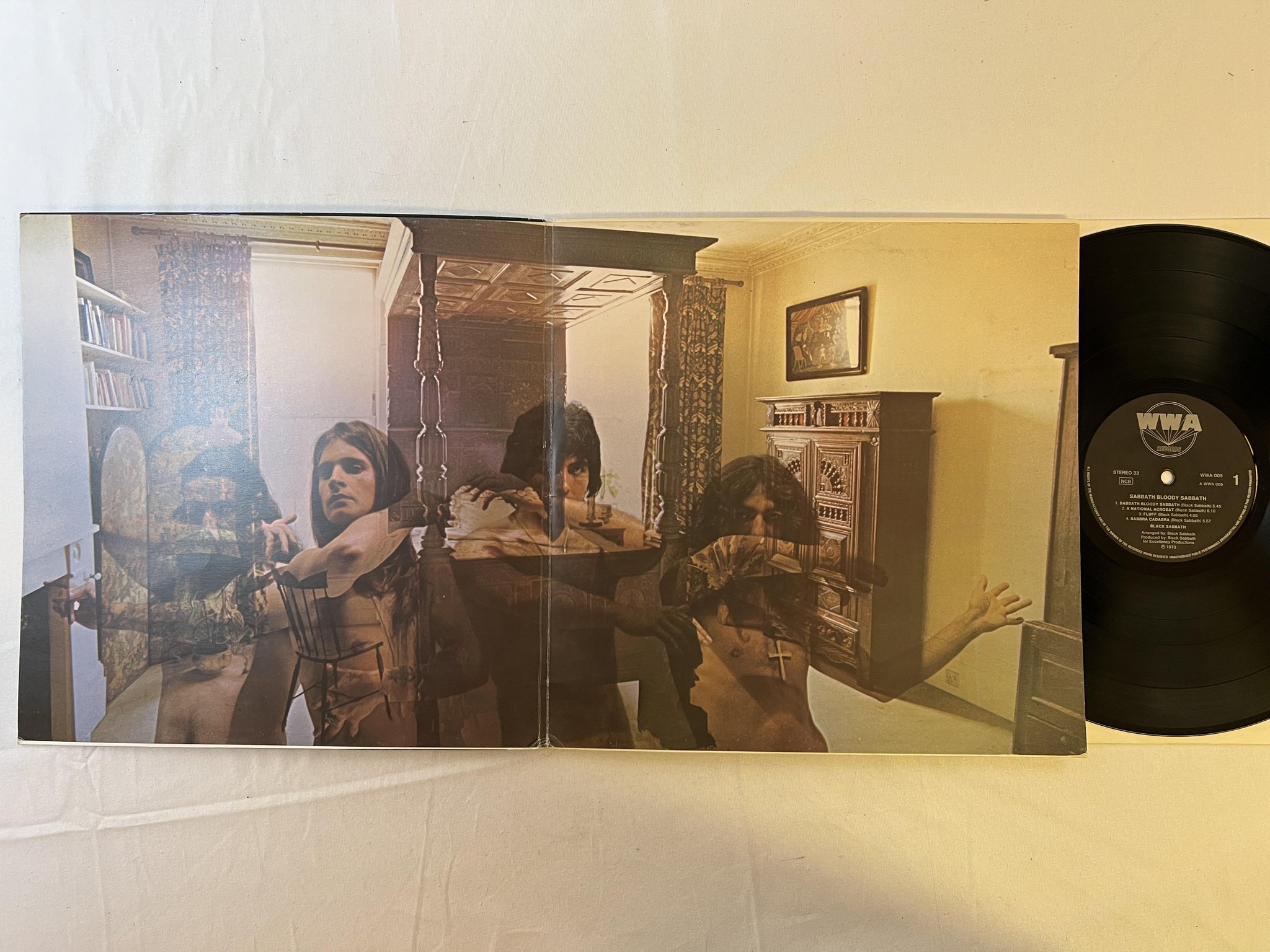 Omslagsbild för skivan BLACK SABBATH sabbath bloody sabbath LP ncb WWA 005