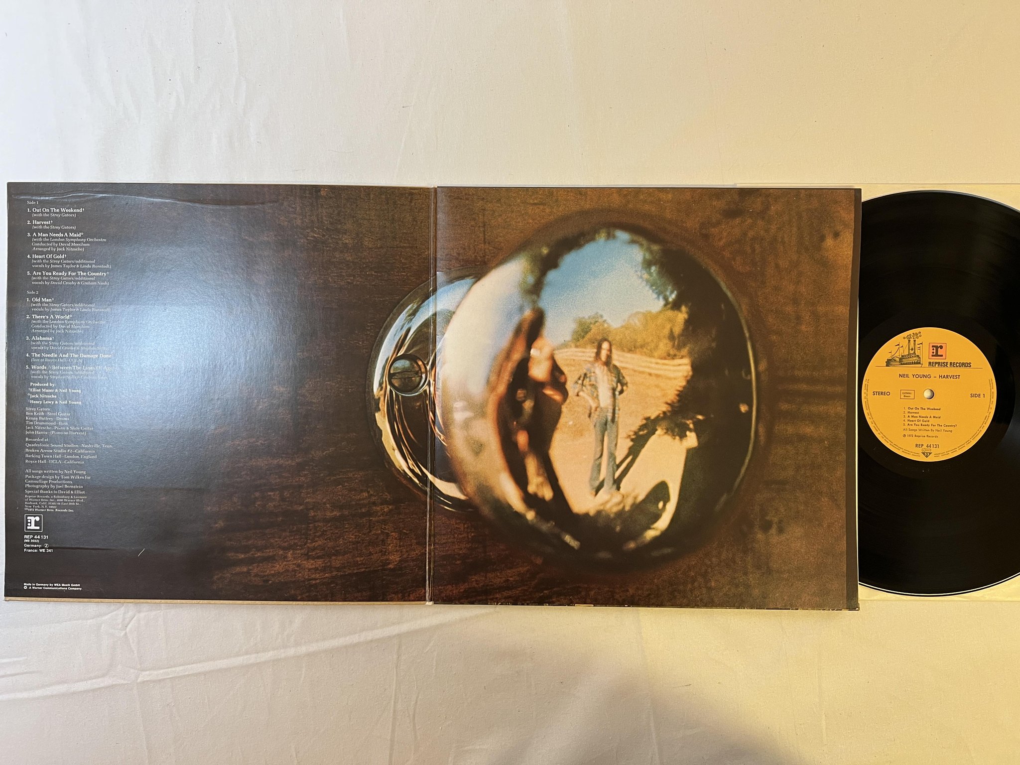 Omslagsbild för skivan NEIL YOUNG harvest LP re Ger REPRISE REP 44131