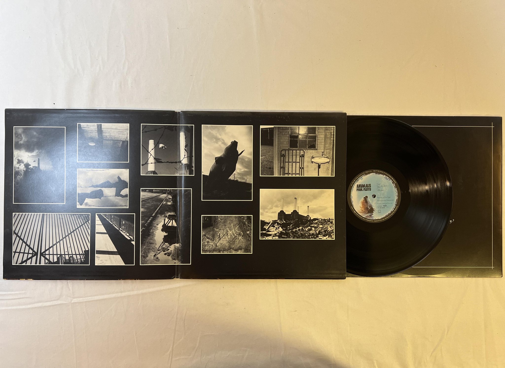 Omslagsbild för skivan PINK FLOYD animals LP -77 ncb HARVEST 7C 064-98434
