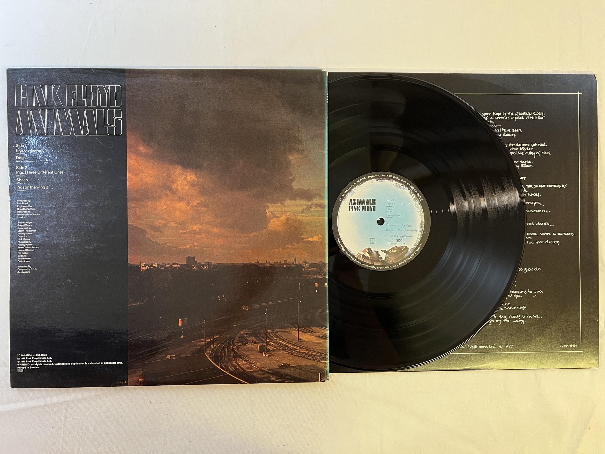 Omslagsbild för skivan PINK FLOYD animals LP -77 ncb HARVEST 7C 064-98434