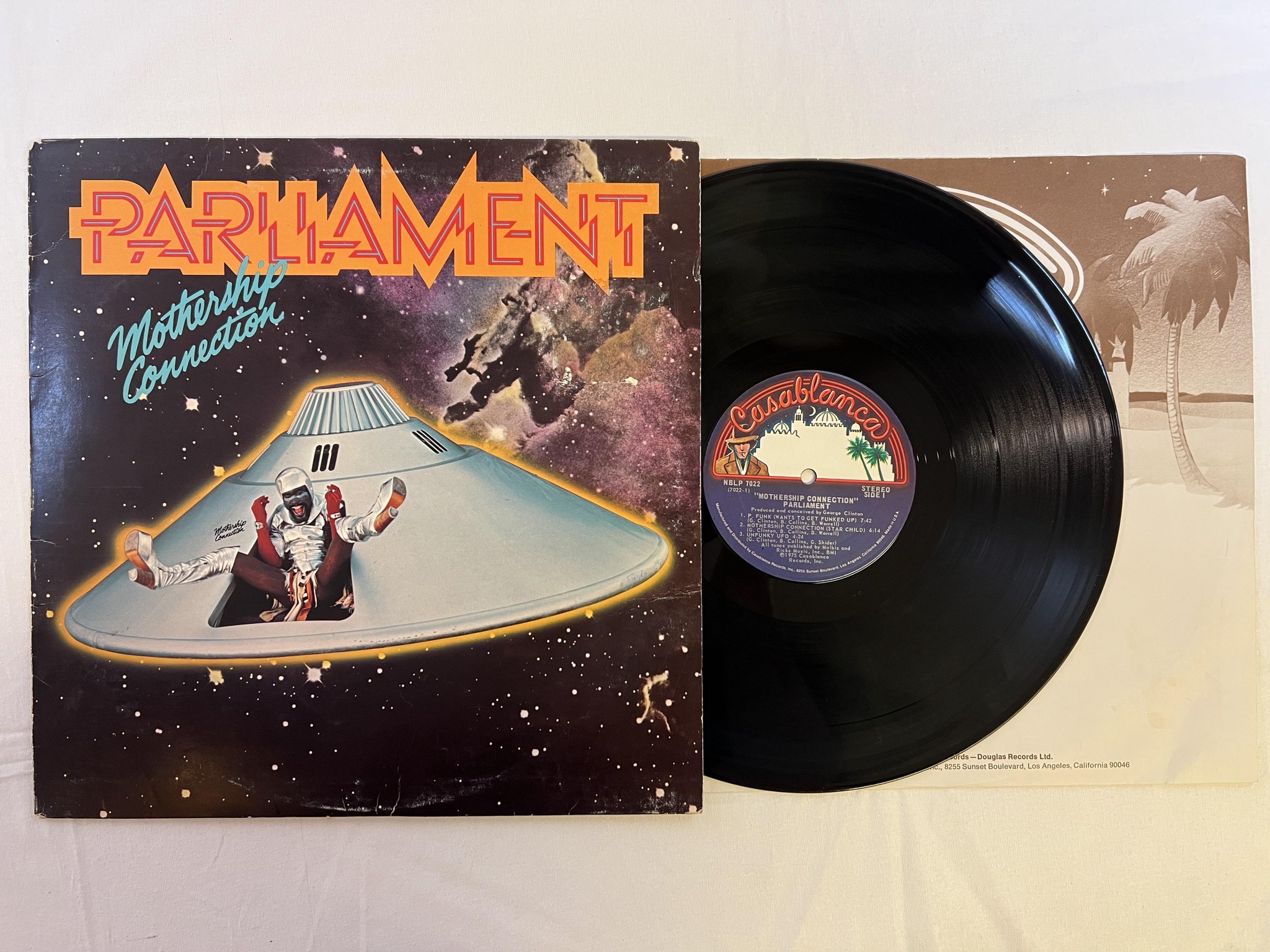 Omslagsbild för skivan PARLIAMENT mothership connection LP -75 US CASABLANCA NBLP 7022 ** P FUNK **