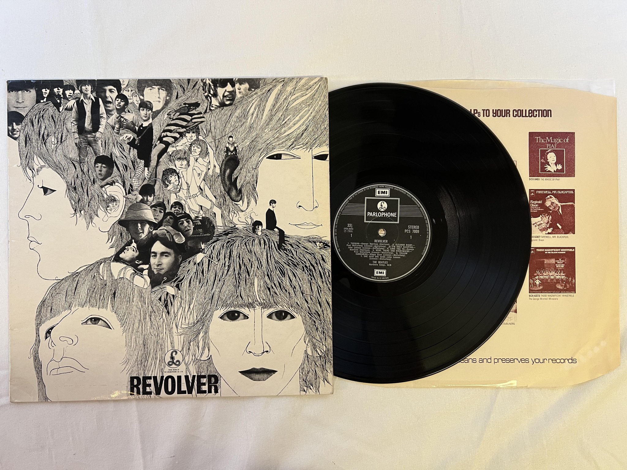 Omslagsbild för skivan THE BEATLES revolver LP re UK EMI / PARLOPHONE PCS 7009