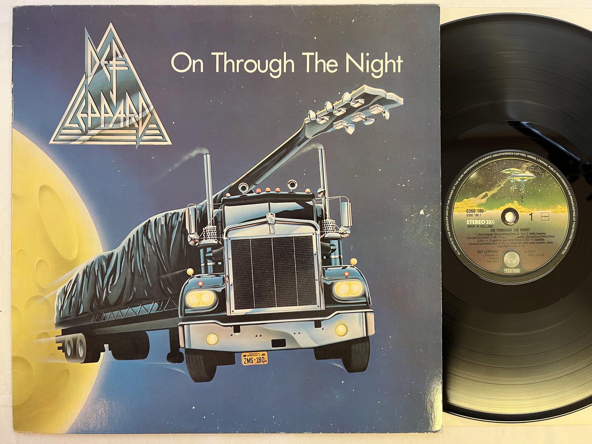 Omslagsbild för skivan DEF LEPPARD On Through The Night LP -80 Hol VERTIGO 6360 180