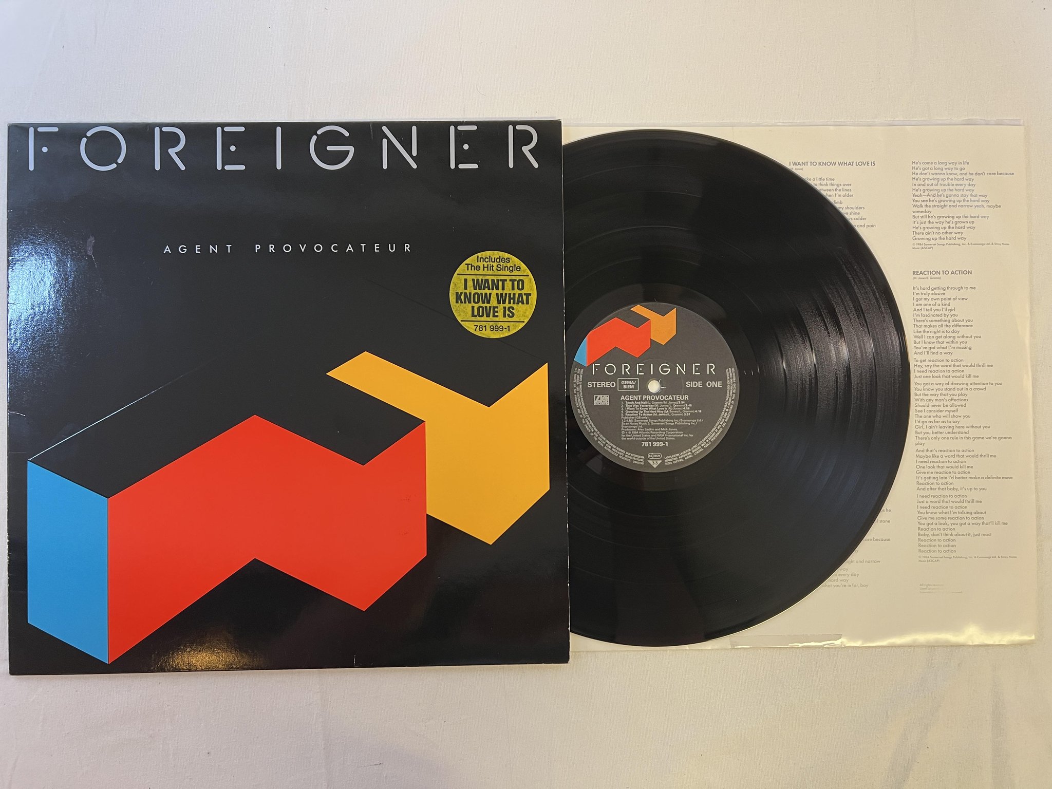 Omslagsbild för skivan FOREIGNER agent provocateur LP -84 Ger ATLANTIC 781 999-1