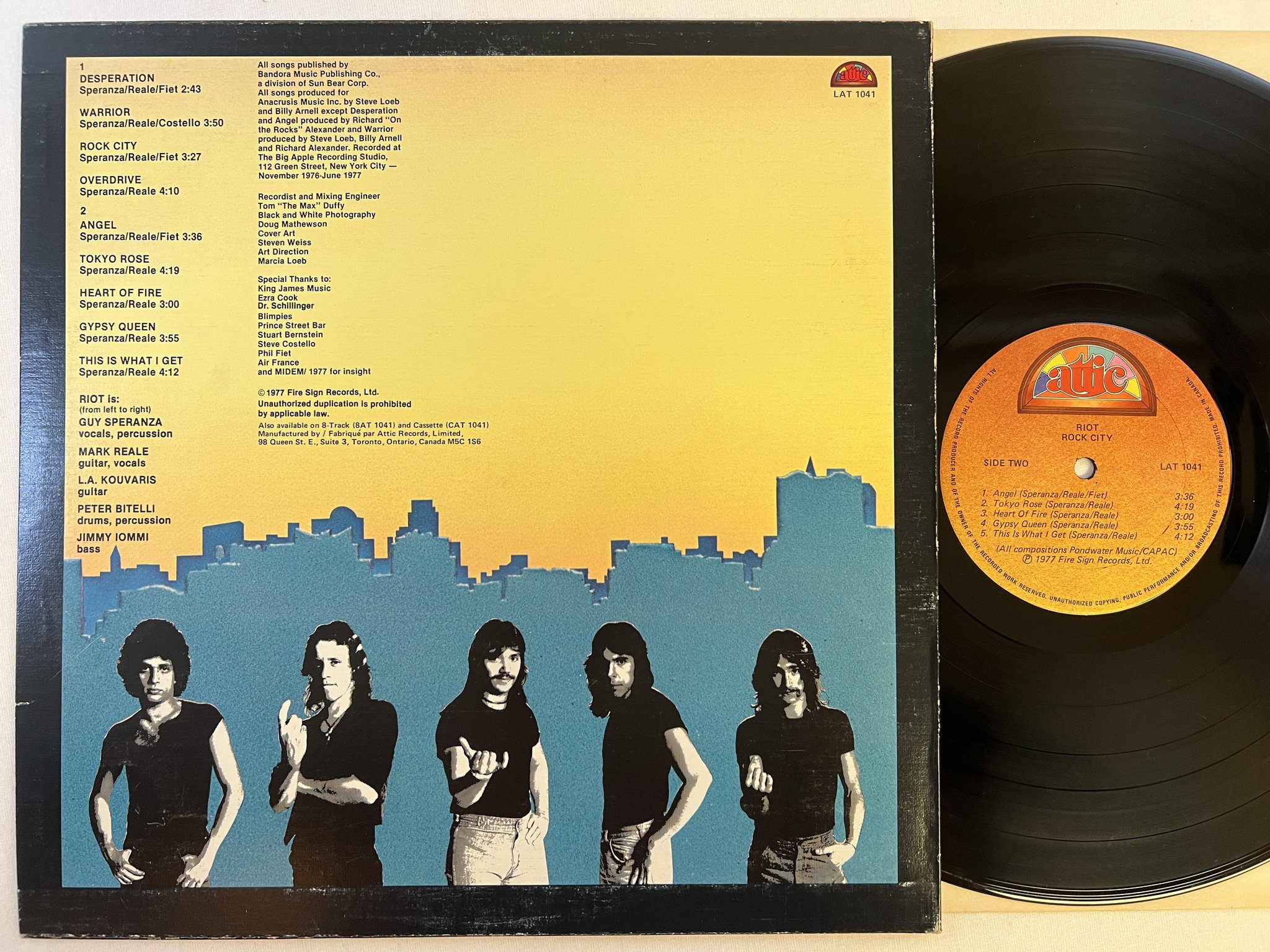 Omslagsbild för skivan RIOT rock city LP -77 Can ATTIC LAT 1041