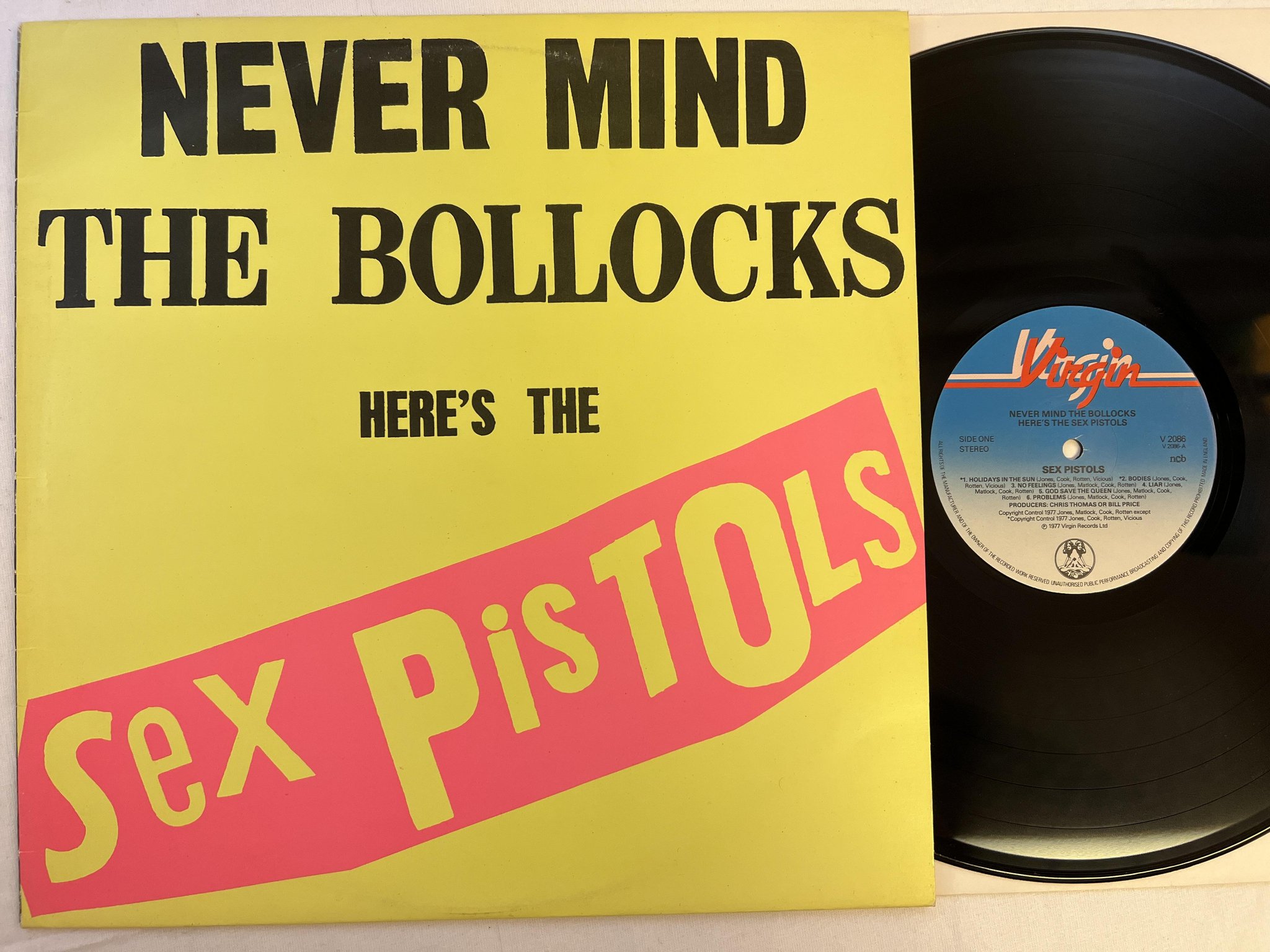 Omslagsbild för skivan SEX PISTOLS never mind the bollocks LP ncb VIRGIN V2086