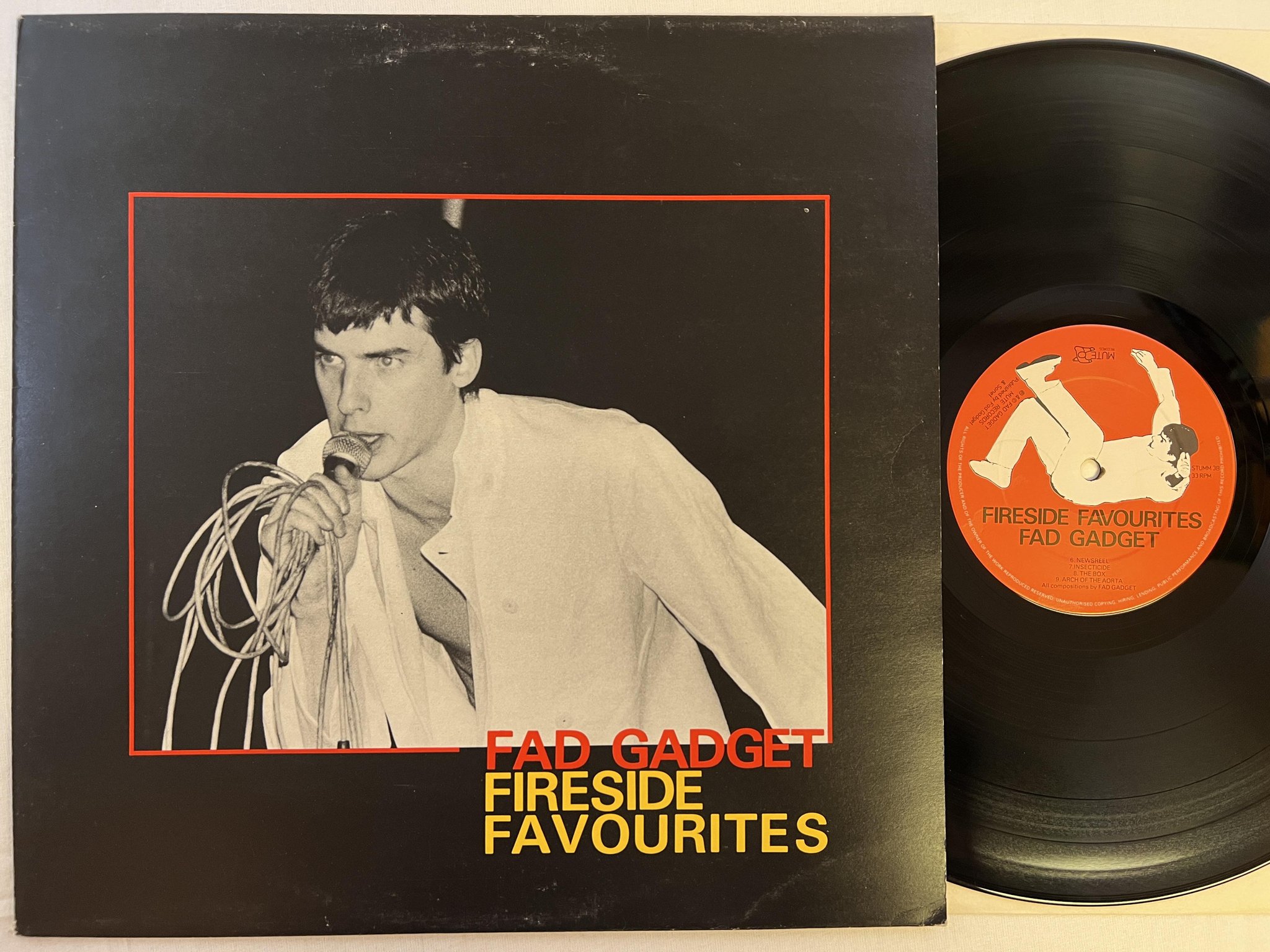 Omslagsbild för skivan FAD GADGET fireside favourites LP -80 UK MUTE STUMM 3 