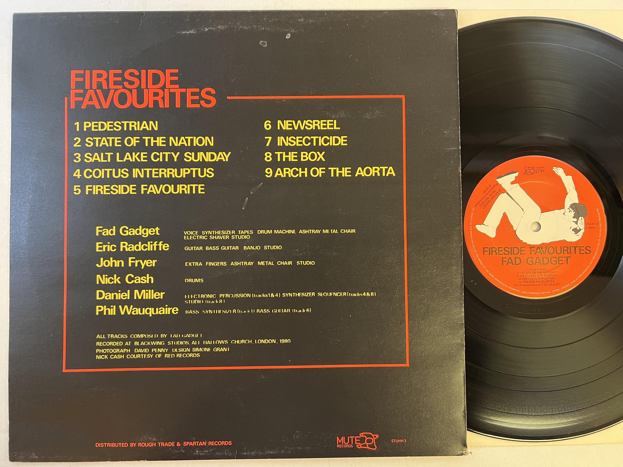 Omslagsbild för skivan FAD GADGET fireside favourites LP -80 UK MUTE STUMM 3 