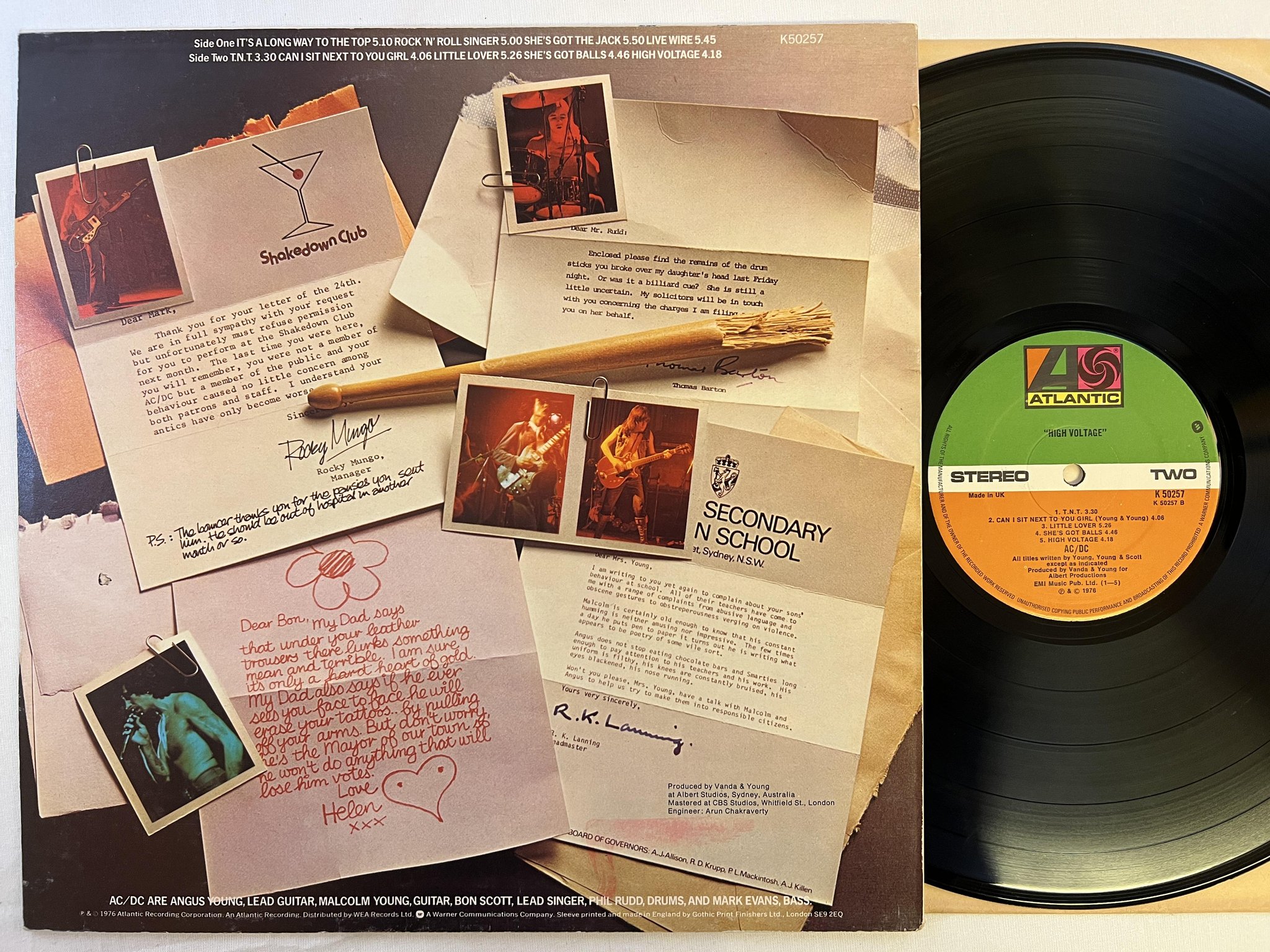 Omslagsbild för skivan AC/DC high voltage LP -76 UK ATLANTIC K 50257