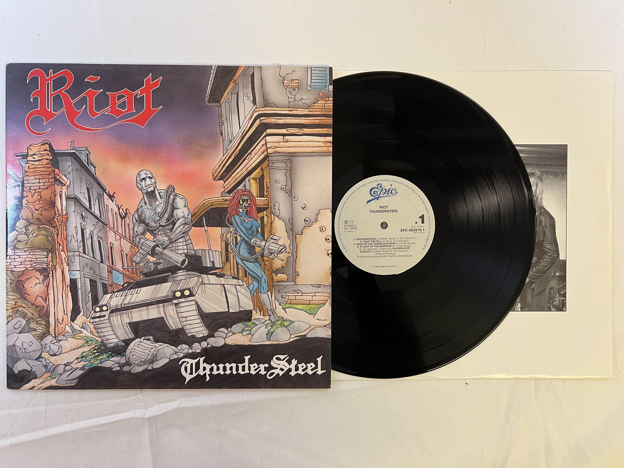 Omslagsbild för skivan RIOT thundersteel LP -88 Hol EPIC EPC 4609761
