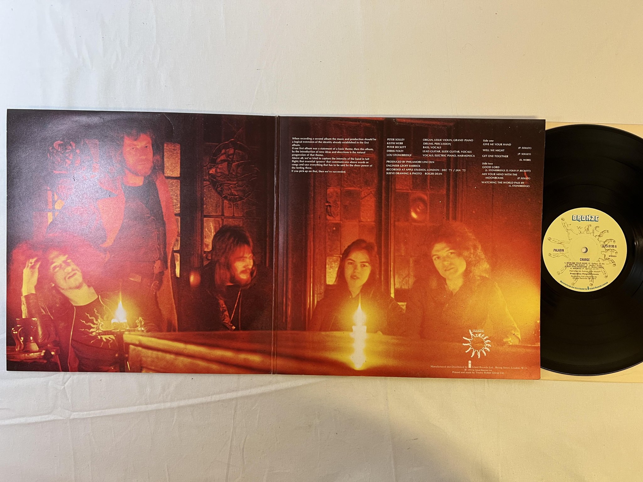 Omslagsbild för skivan PALADIN Charge! LP -72 UK bronze  ILPS 9190 ** hard prog **