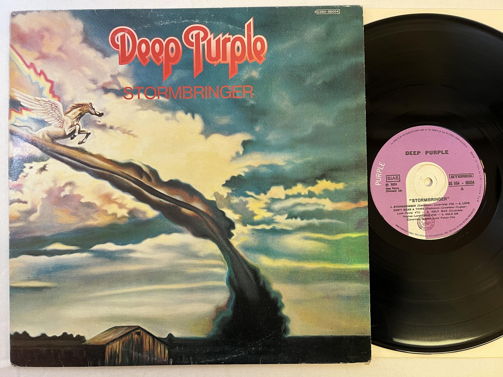 Omslagsbild för skivan DEEP PURPLE stormbringer LP -74 Ita PURPLE 3C 064-96004