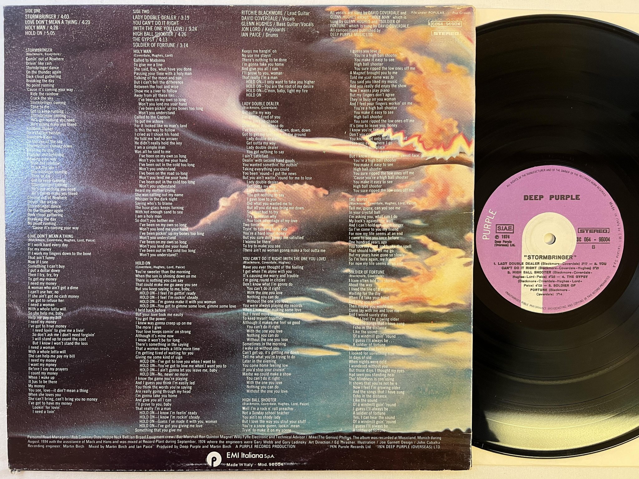Omslagsbild för skivan DEEP PURPLE stormbringer LP -74 Ita PURPLE 3C 064-96004