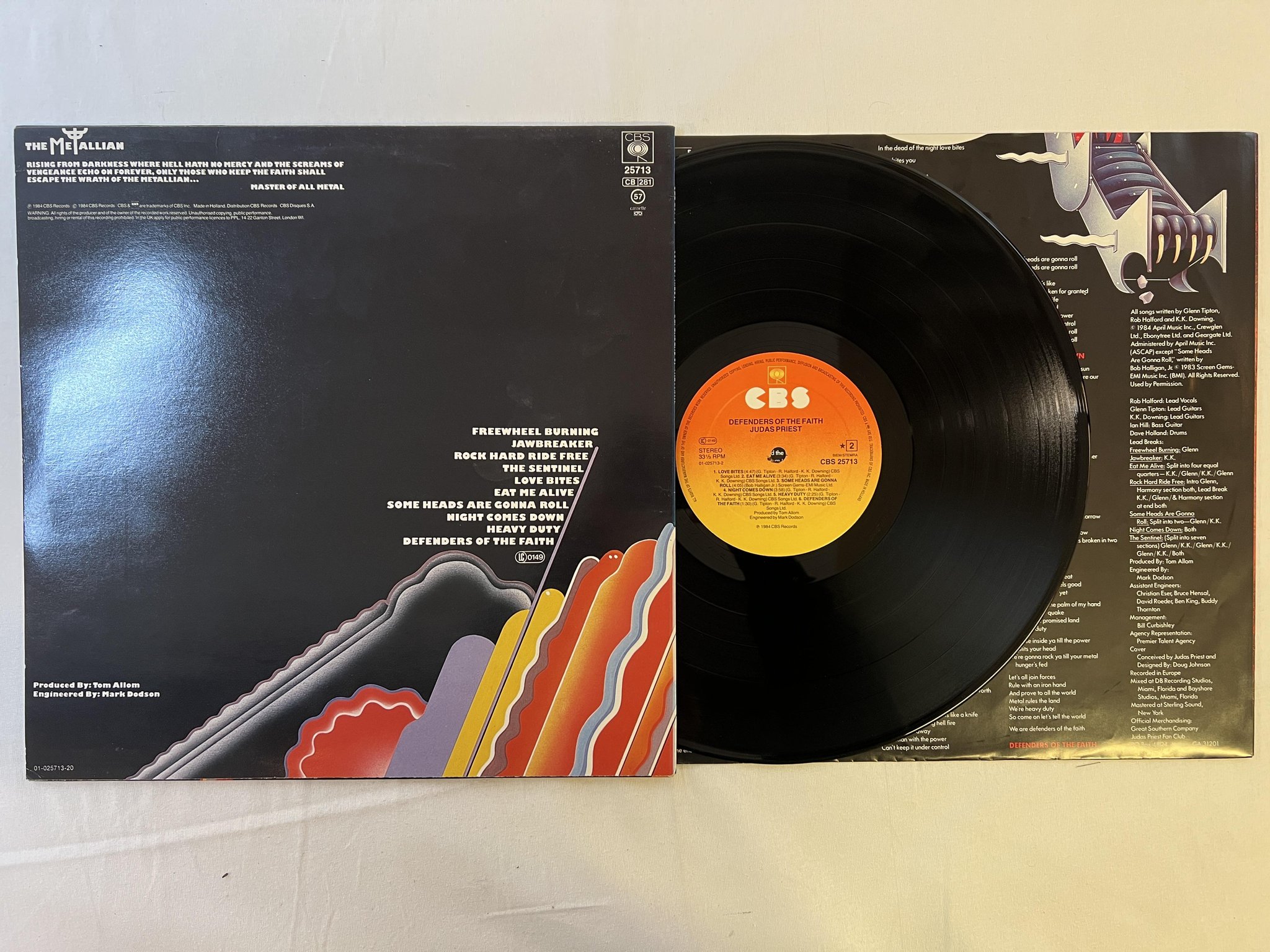 Omslagsbild för skivan JUDAS PRIEST defenders of the faith LP -84 Hol CBS 25713