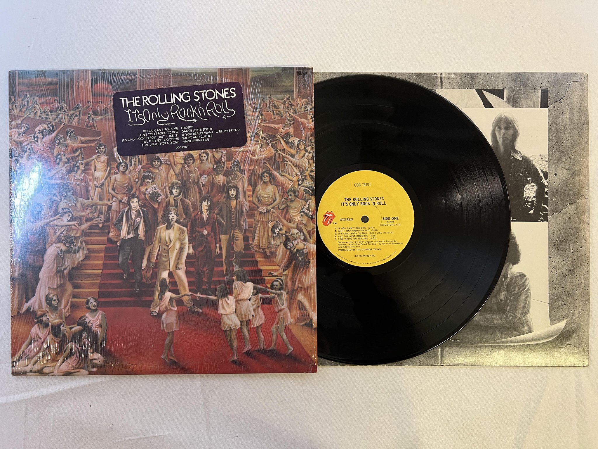 Omslagsbild för skivan ROLLING STONES it's only rock n roll LP -74 US COC 79101 