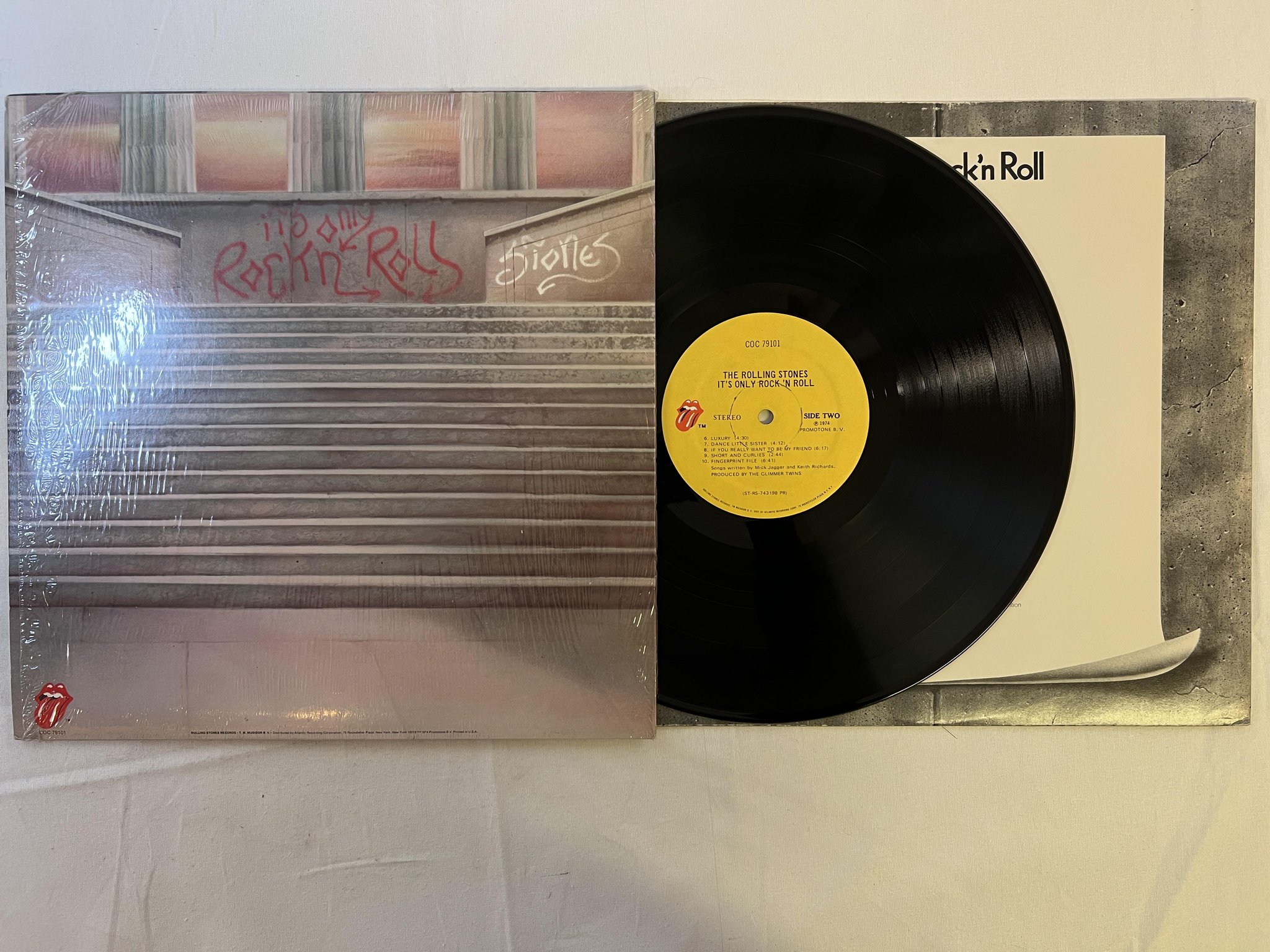 Omslagsbild för skivan ROLLING STONES it's only rock n roll LP -74 US COC 79101 