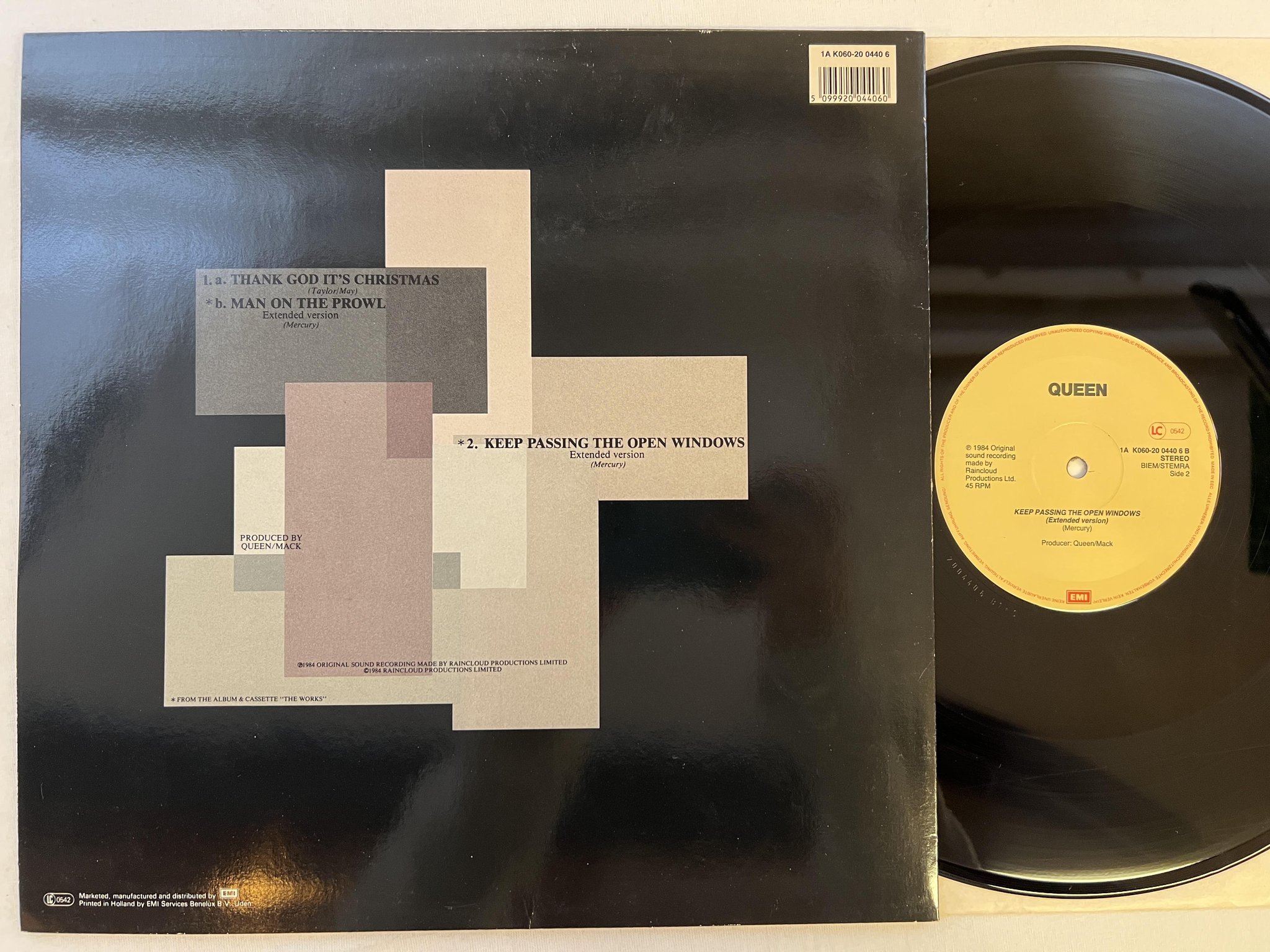 Omslagsbild för skivan QUEEN thank god it's christmas LP -84 EMI 1A K016-20 0434 7